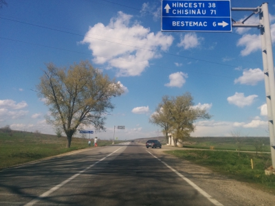 MD, Raionul Leova, Satul Troian, Drumul R34 langa drumul spre Bestemac
