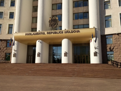 MD, Orasul Chişinău, Intrarea in Parlament