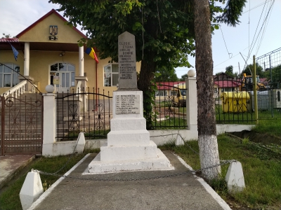 RO, Monument eroilor satul Dumești