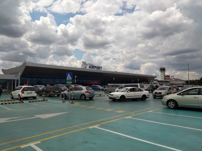 MD, Orasul Chişinău, Aeroport, vedere din parcare
