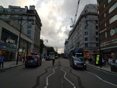 GB, Asics si Topshop pe Oxford Street