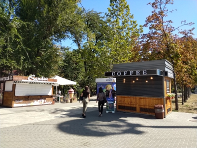 MD, Orasul Chişinău, Butic de înghețată în parcul central