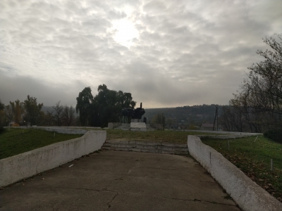 MD, Raionul Criuleni, Satul Hruşova, Monument Eroilor