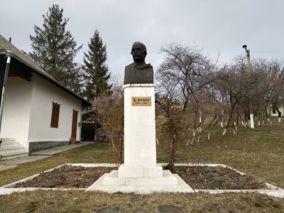 MD, Raionul Orhei, Satul Donici, Monument lui Alexandru Donici