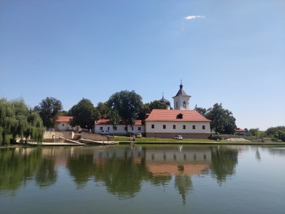 MD, District Straseni, Satul Capriana, Mănăstirea Căpriana vedere peste lac