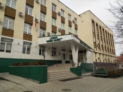 MD, Orasul Chisinau, Intrarea în Liceul Haret