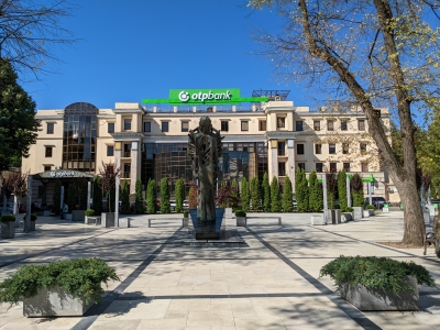 MD, Orasul Chişinău, Monument lui Mihai Eminescu în Scuarul Mihai Eminescu