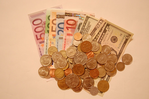 MD, Orasul Chisinau, Bancnote,Monede,Euro,Dolari,Centi