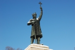 Ștefan cel Mare și Sfînt, Monument