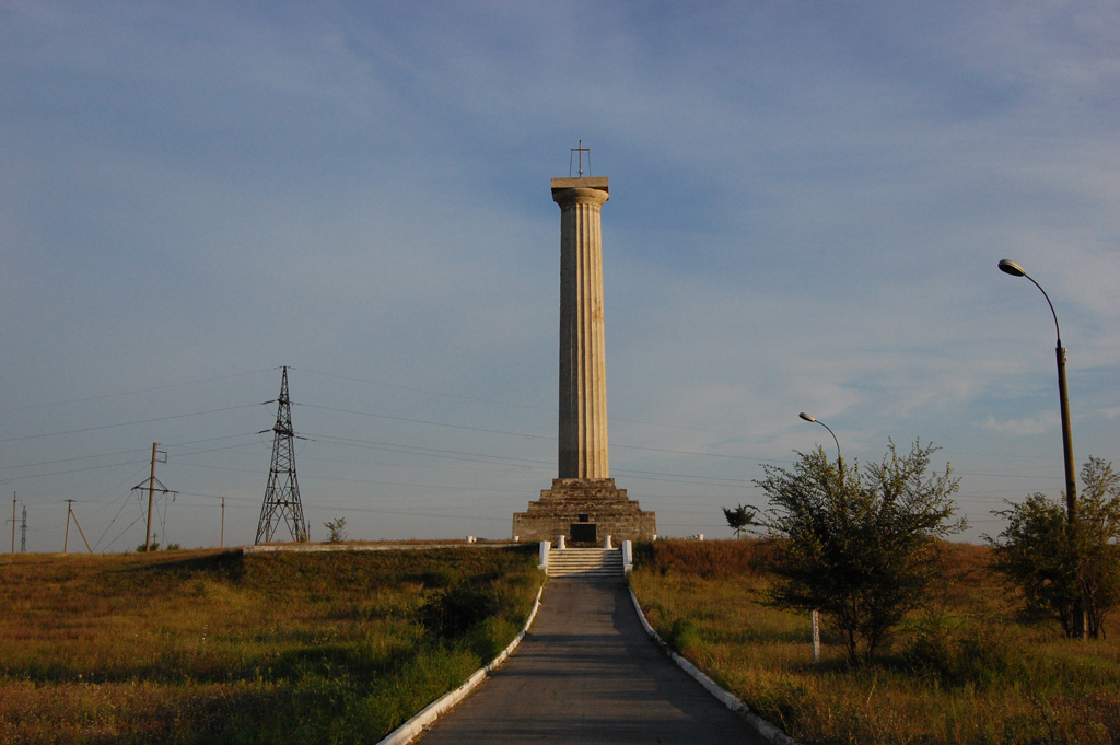 MD, Municipality Comrat, Orasul Vulcanesti, Monument Victoriei armatei ruse împotriva turcilor - vedere frontala