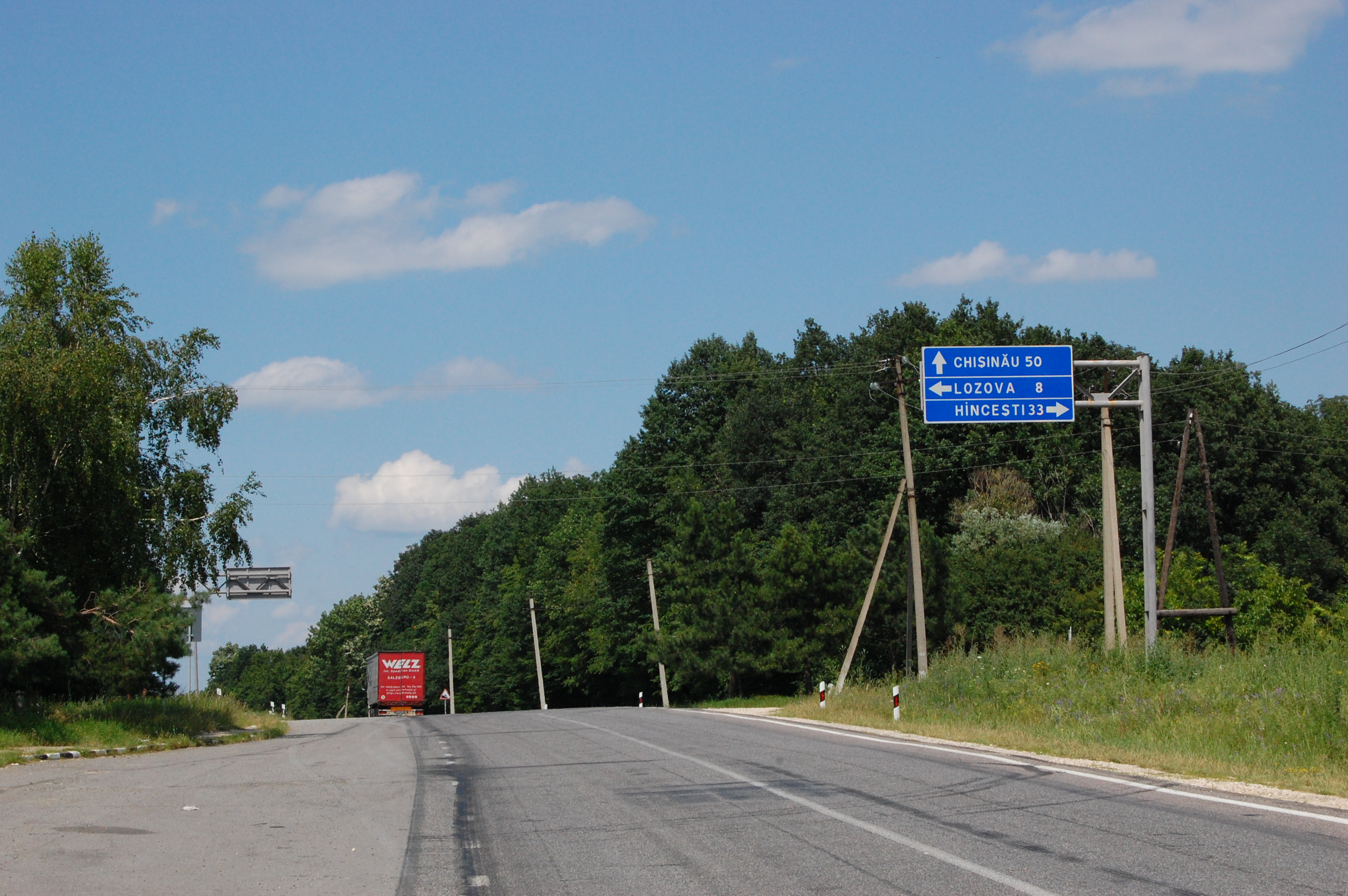 MD, District Straseni, Satul Lozova, Intersecatia drumului M1 cu drumul R44