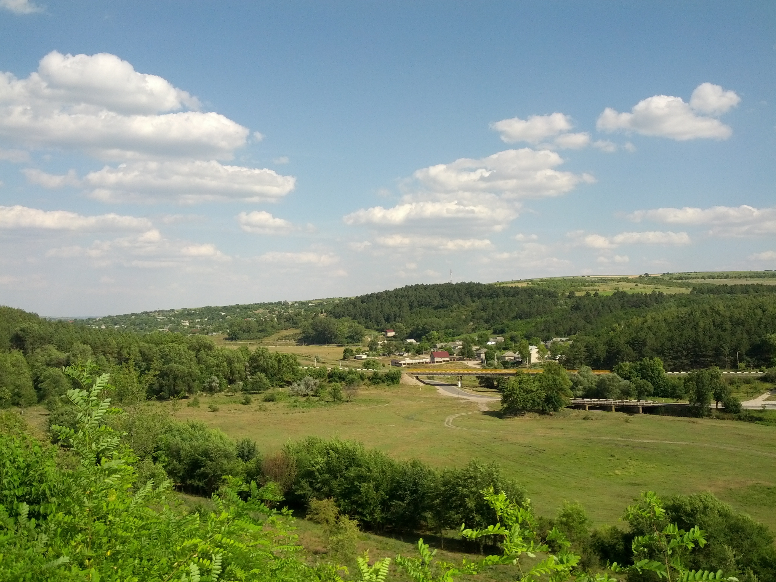 MD, District Criuleni, Satul Hrusova, Vedere de pe deal spre satele Hrusova si Ciopleni