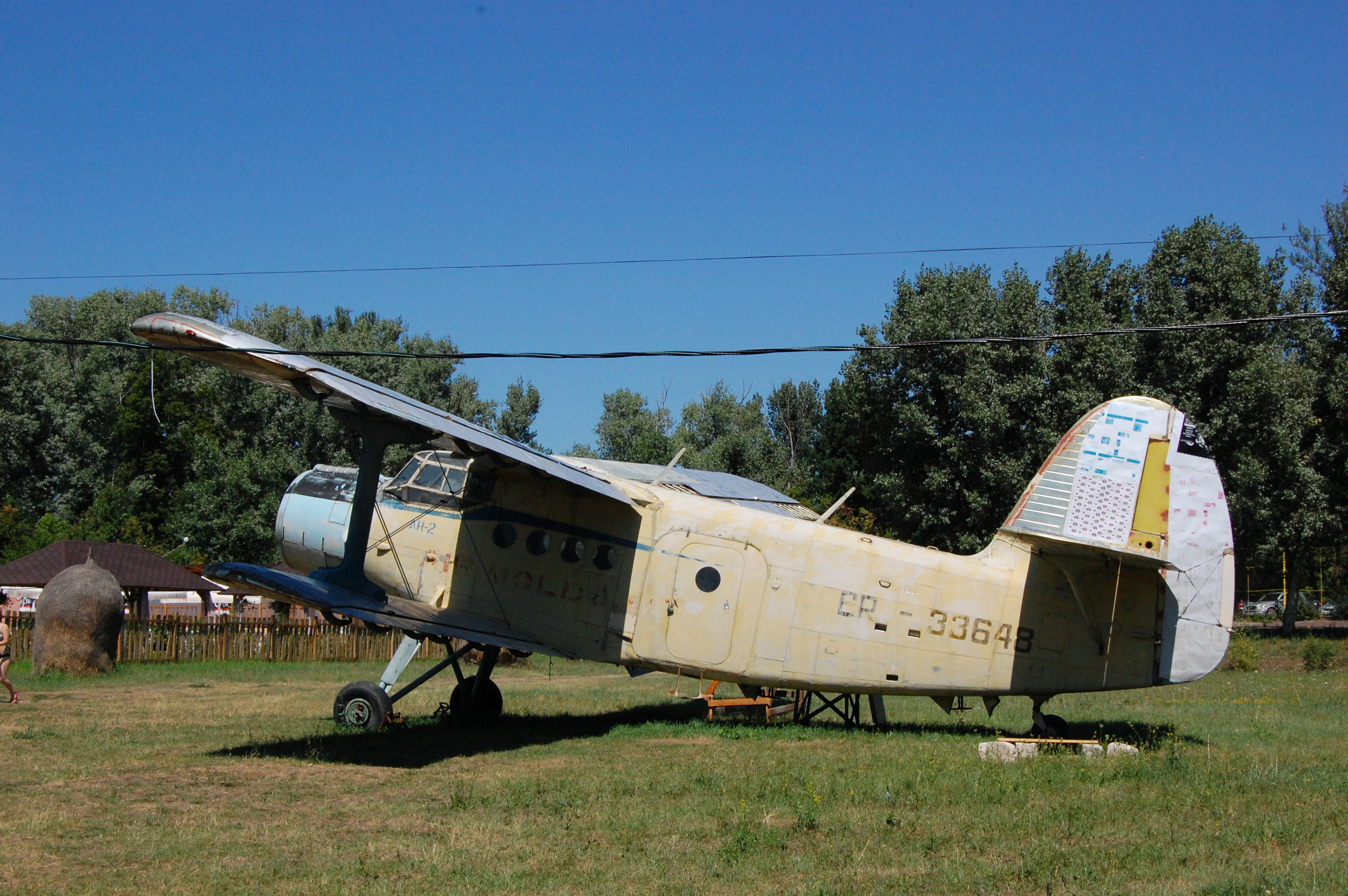 MD, District Ialoveni, Satul Costesti, Baza de odihna Costești, Avion Antonov An-2 Vedere stînga spate