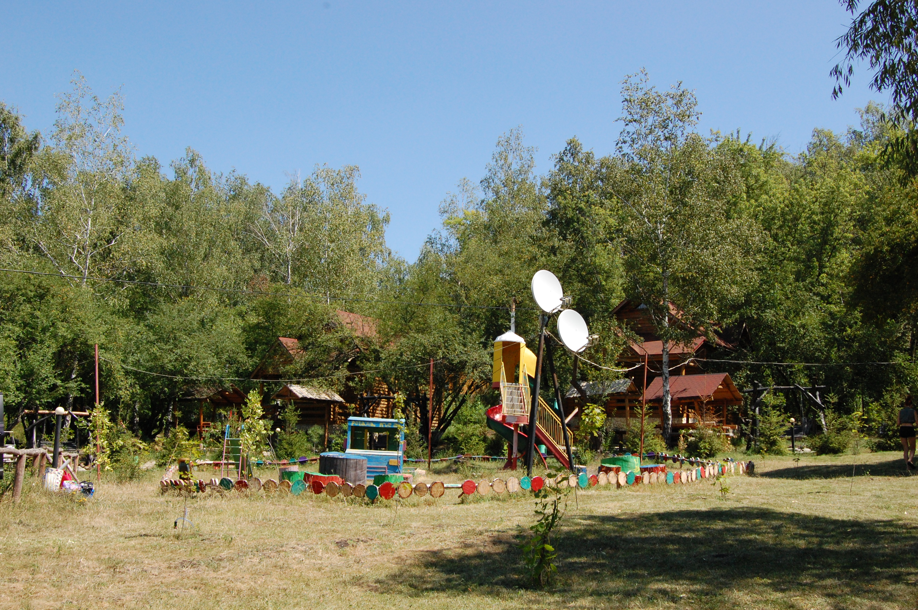 MD, Municipality Chisinau, Satul Colonita, Teren de joaca pentru copii la Poiana Bradului 