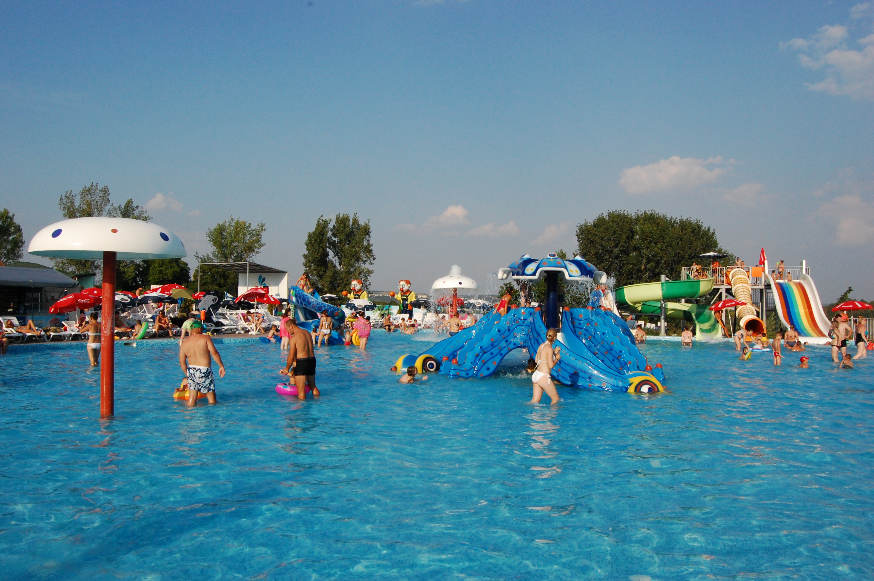 MD, District Ialoveni, Satul Sociteni, Topogane in piscina pentru copii la Aqua Magica