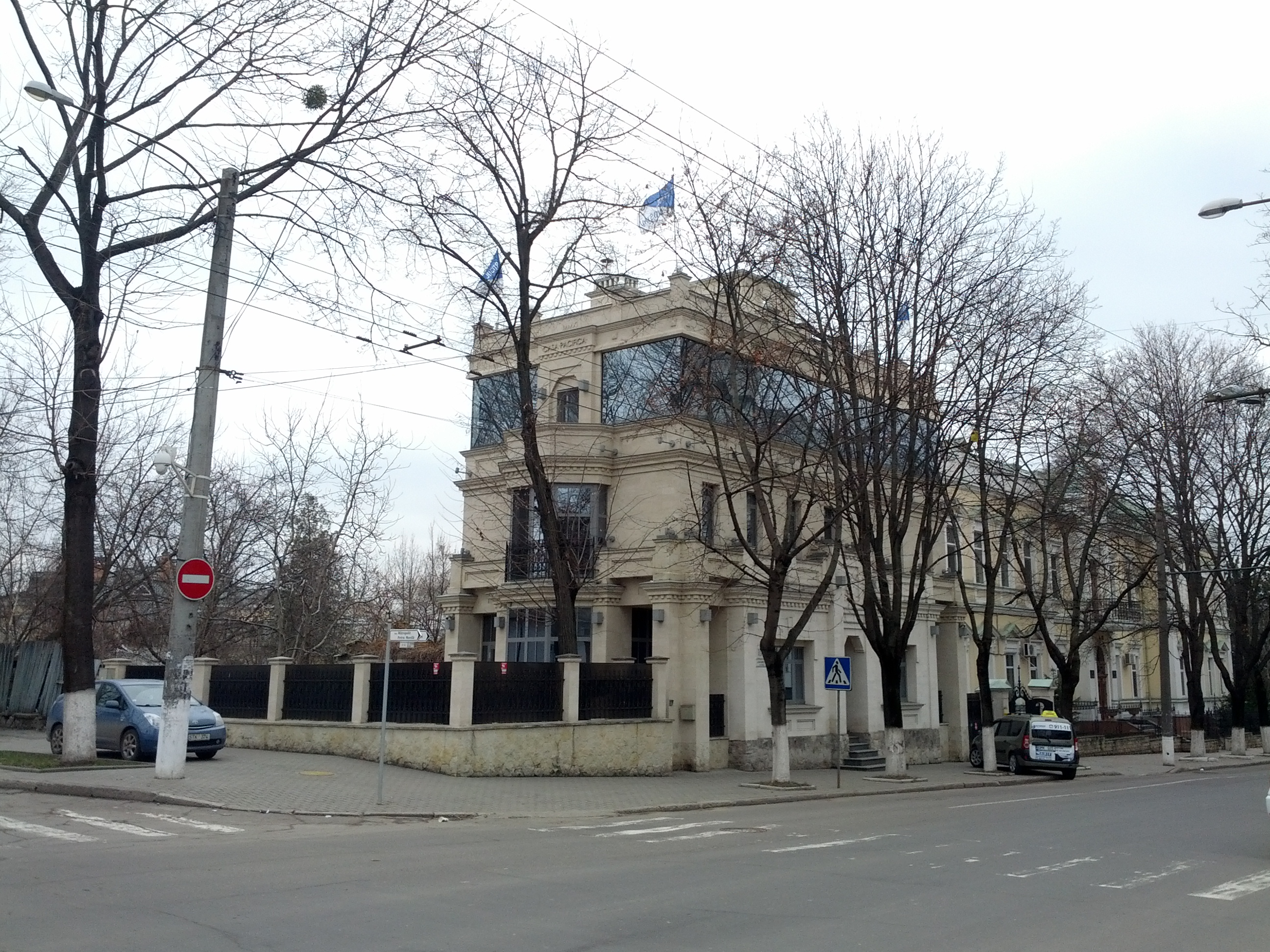 MD, Orasul Chisinau, Intersectia Bucuresti cu Petru Movila, Sediul Partidul Nostru