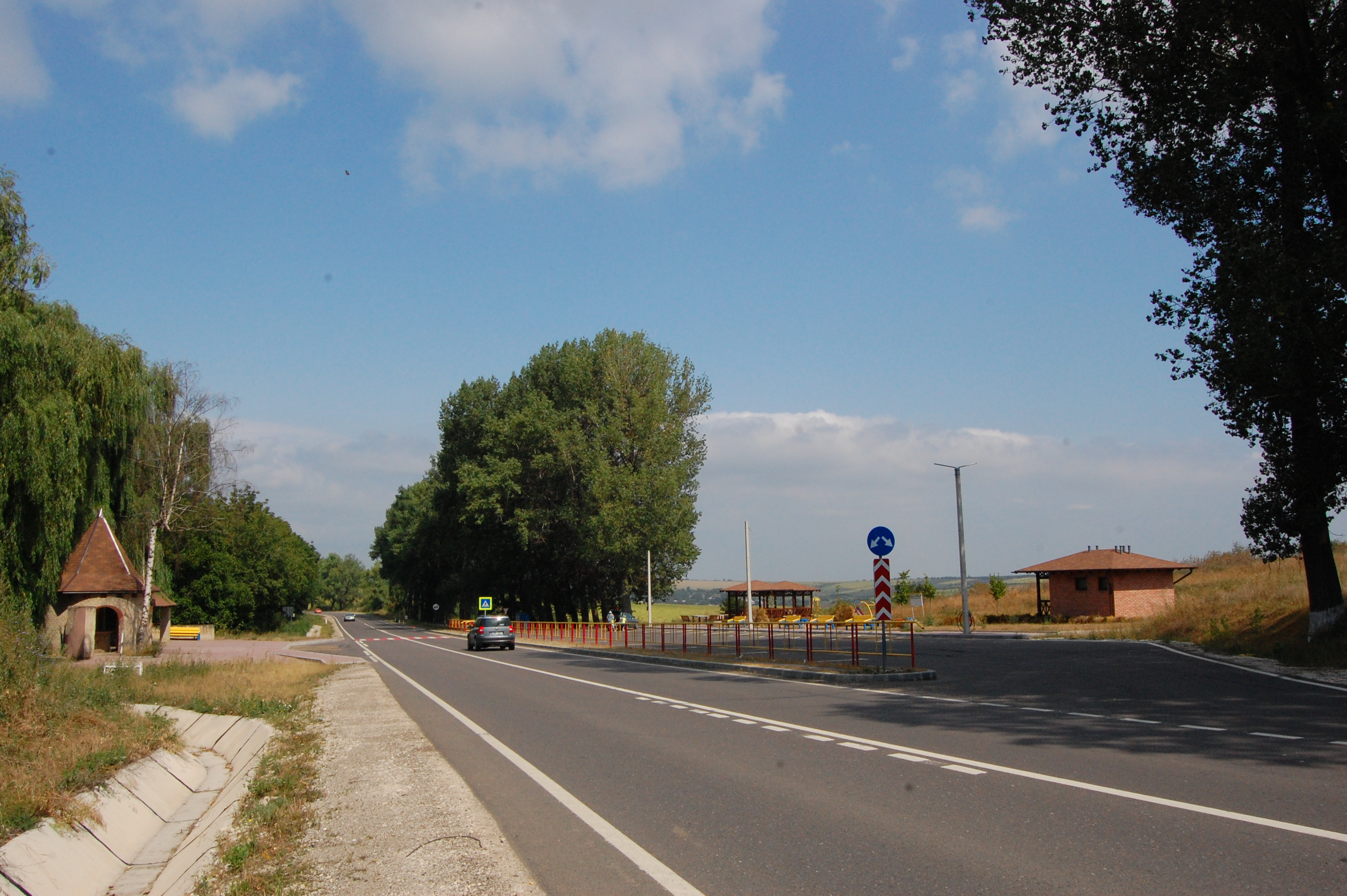 MD, Raionul Soroca, Satul Racovăţ, Drumul M2, Loc de parcare si odihna
