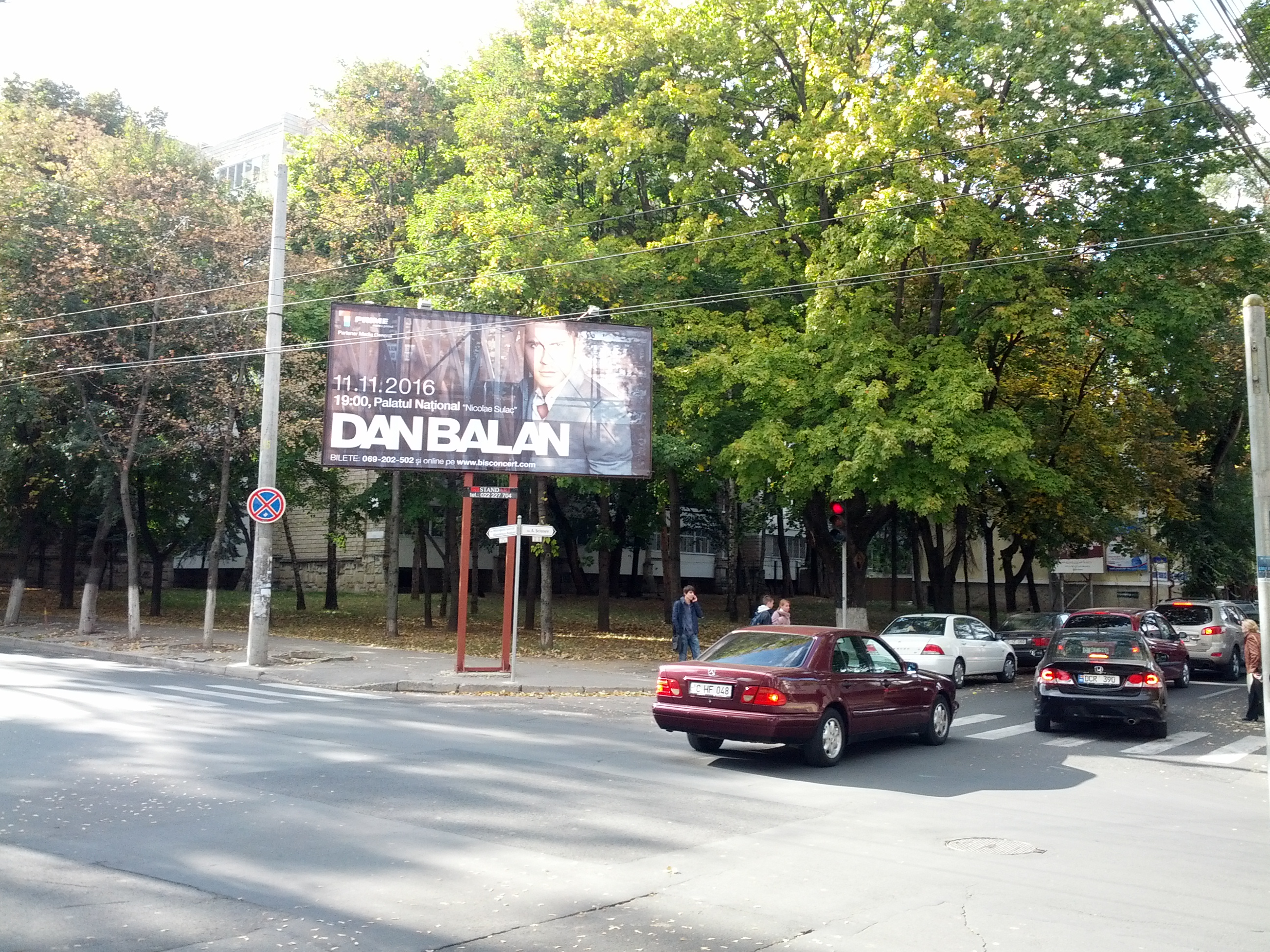 MD, Orasul Chisinau, Intersectia Banulescu Bodoni cu Sciusev, Panou cu Dan Balan