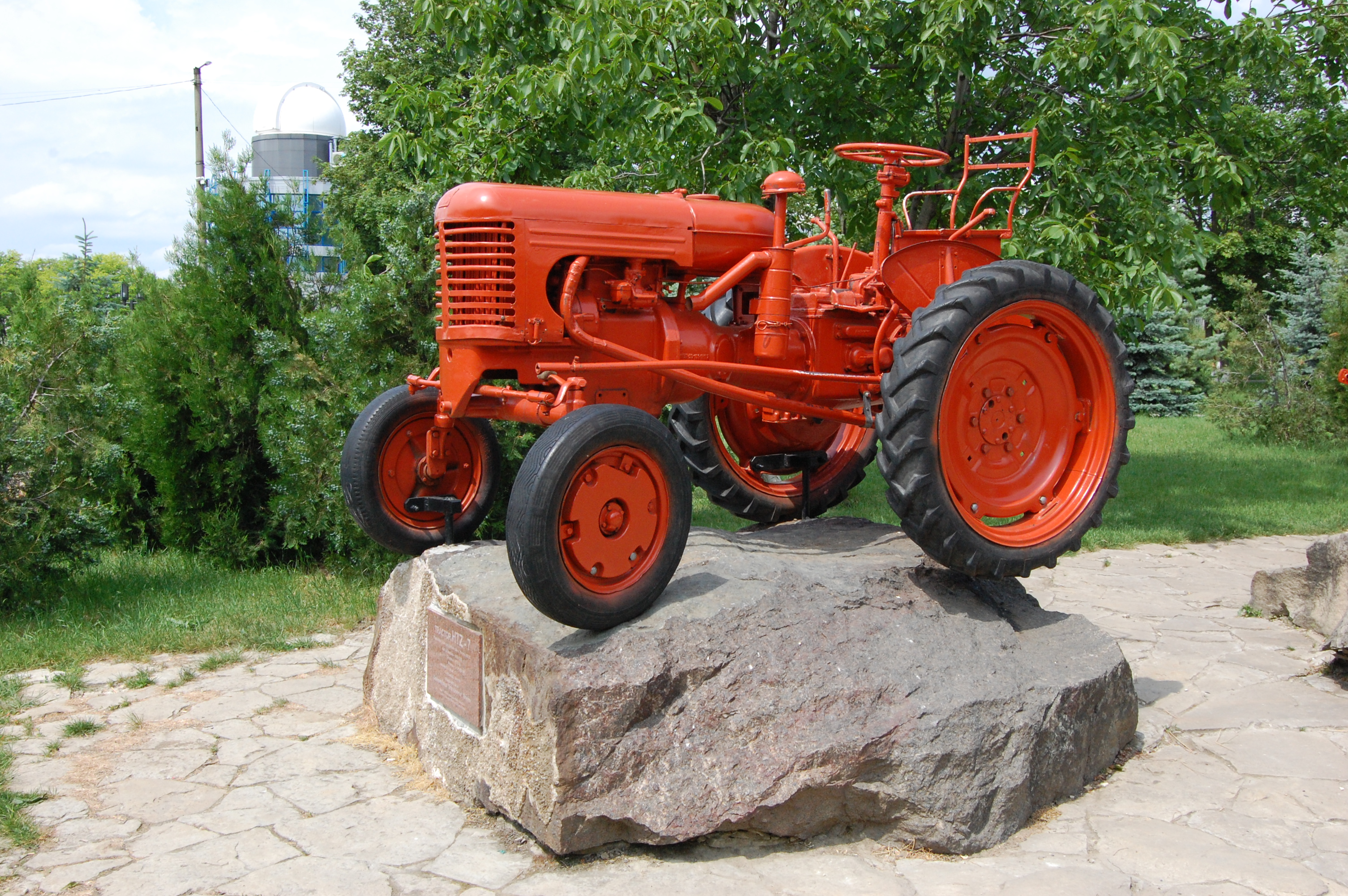 MD, Orasul Chisinau, Tractor HTZ-7