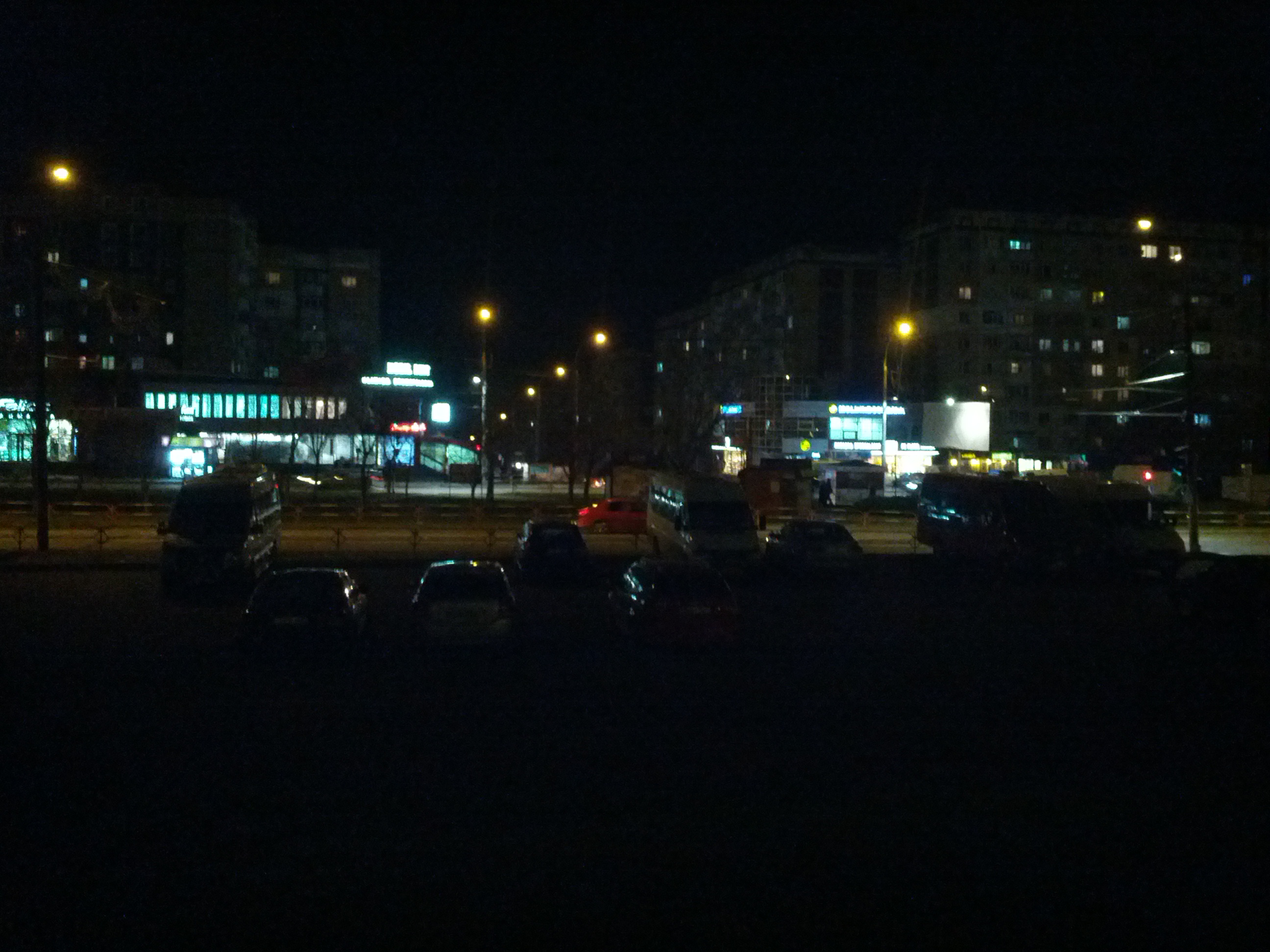 MD, Orasul Chisinau, Vedere de noapte spre Intersectia Bulevardul Mircea cel Batrin cu strada Igor Vieru