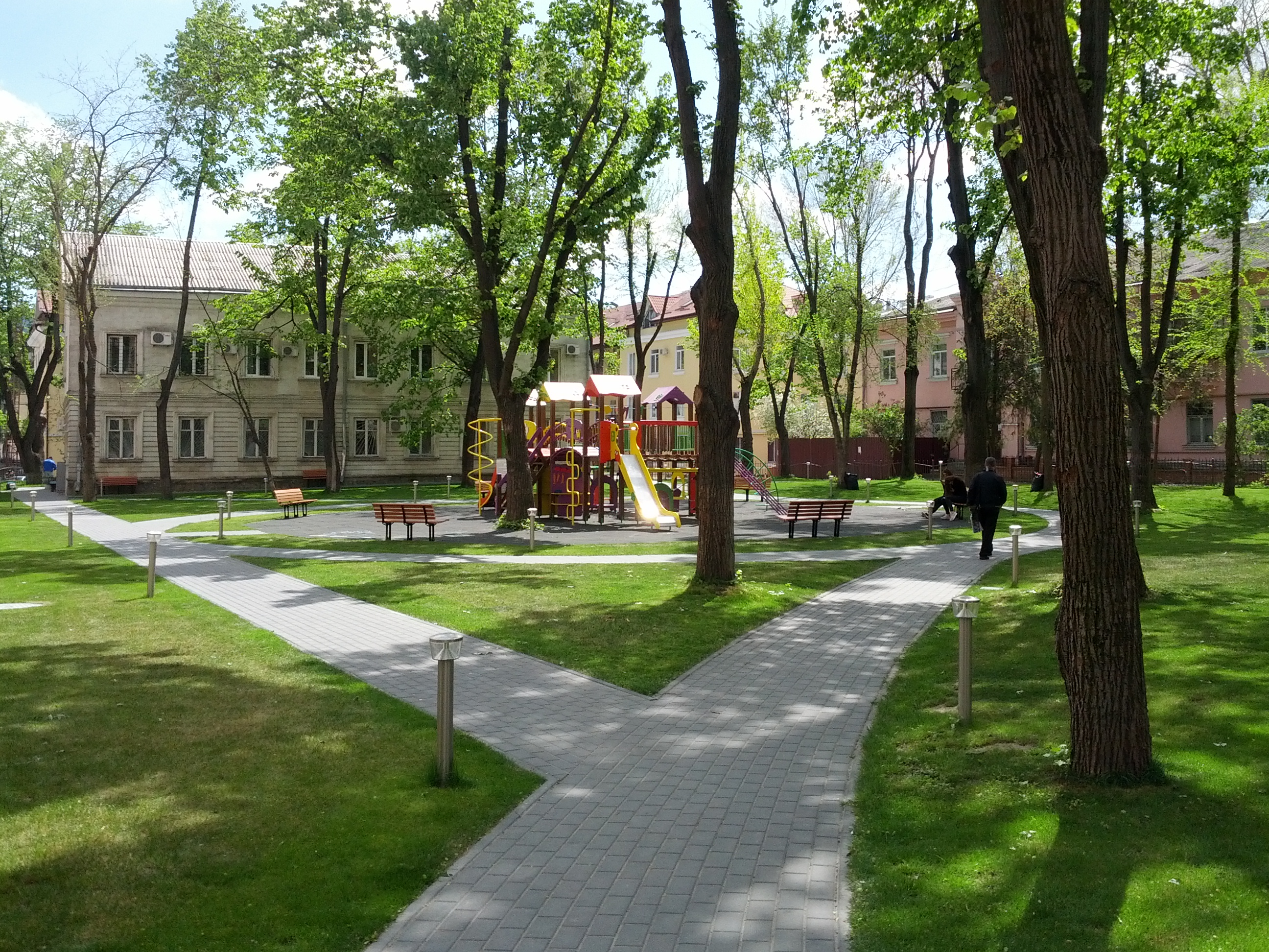 MD, Orasul Chisinau, Teren de joaca pentru copii din parcul de pe strada Bulgara