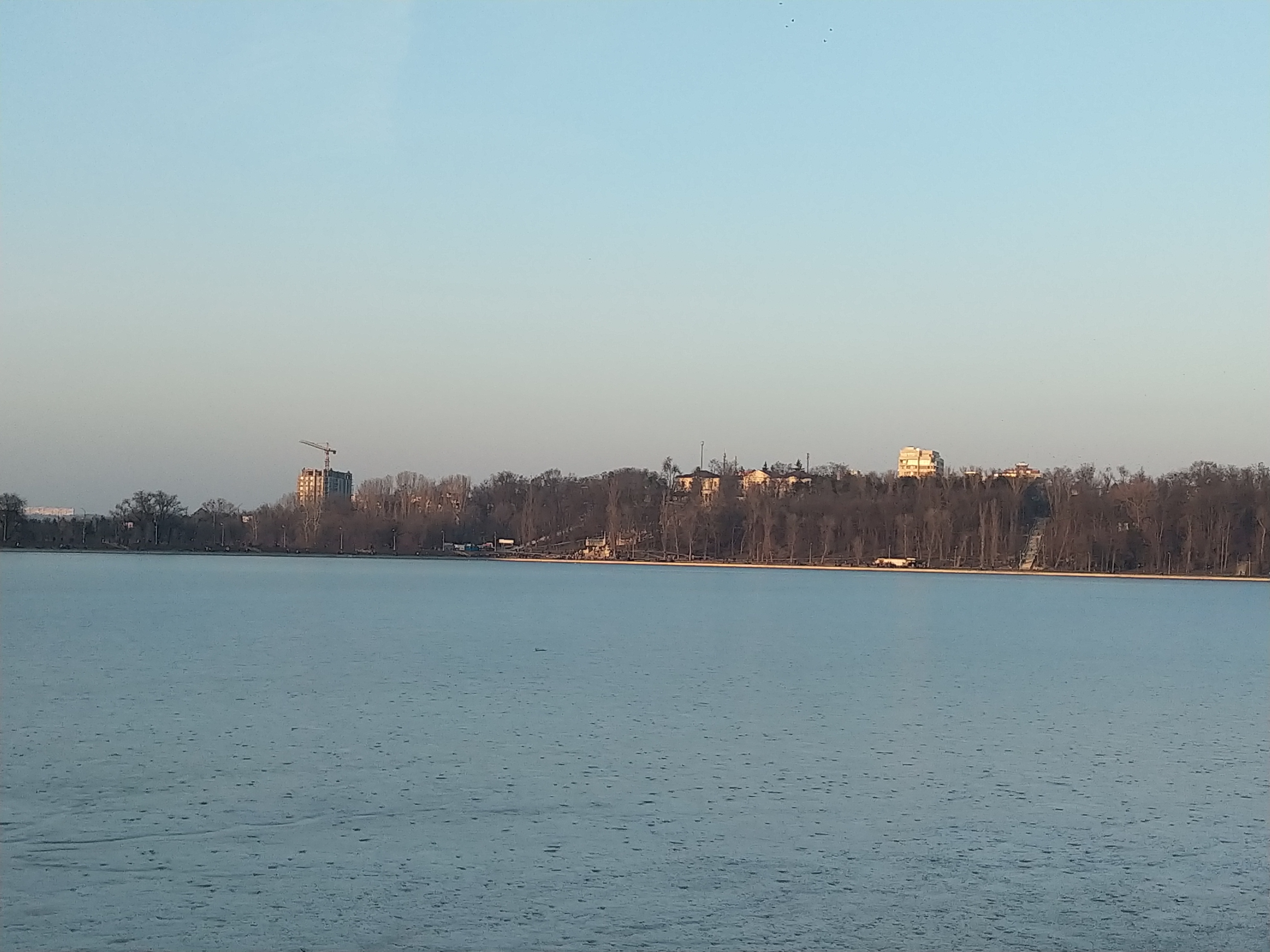 MD, Orasul Chisinau, Lacul Valea Morilor inghetat