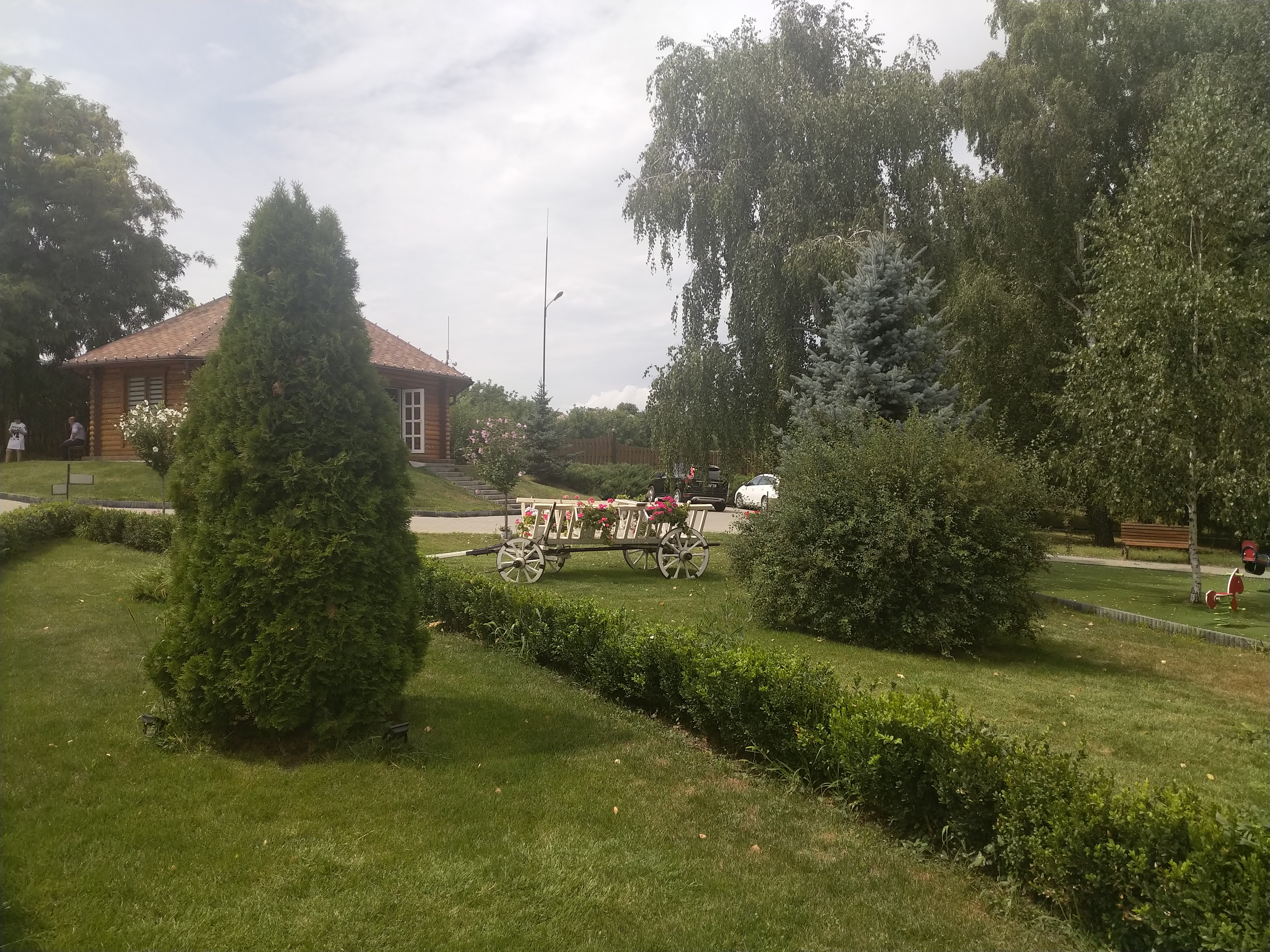 MD, District Criuleni, Satul Magdacesti, Căruță decorativă la International Park
