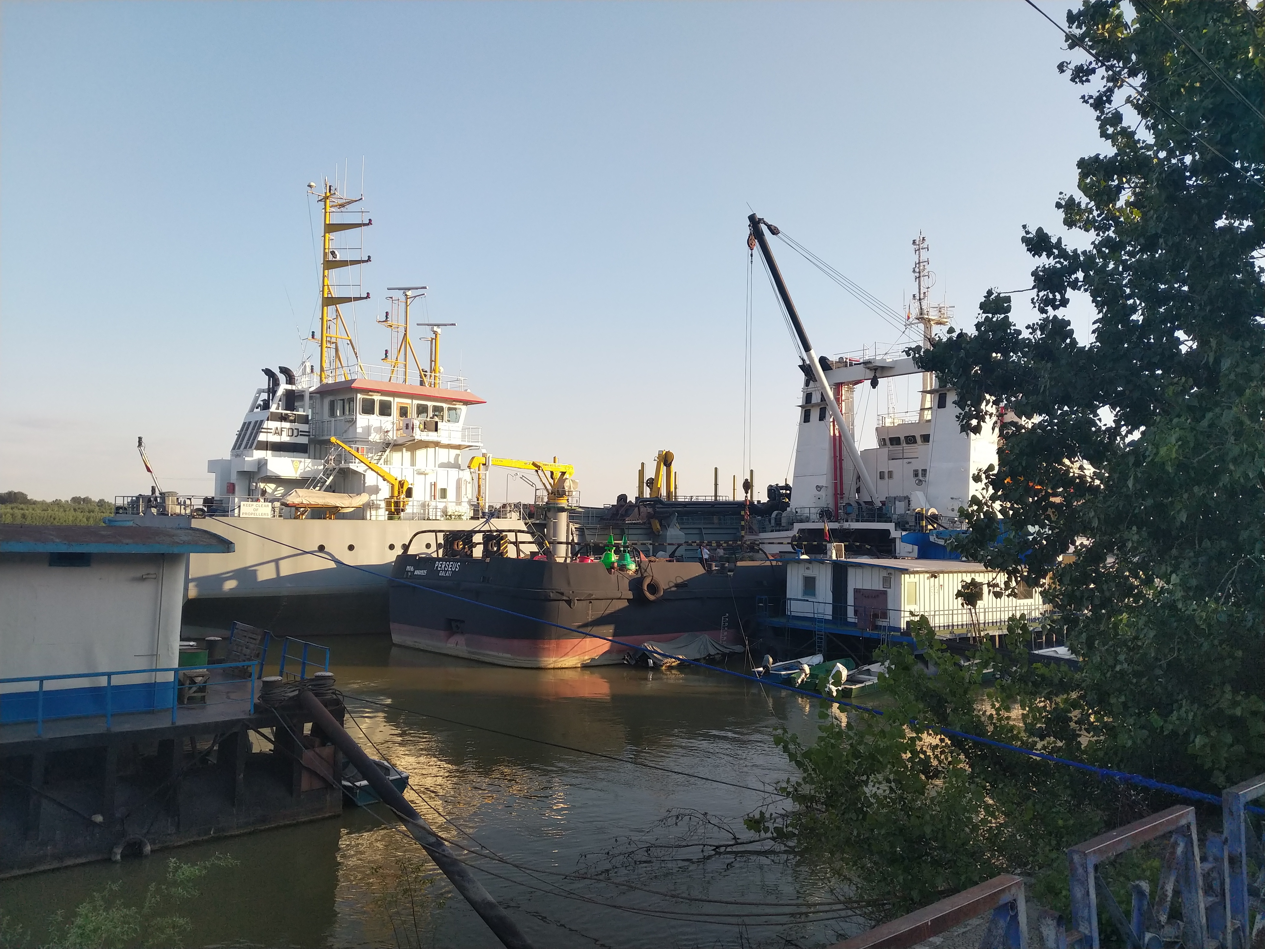 RO, Vapoare Ancorate in Portul Galati