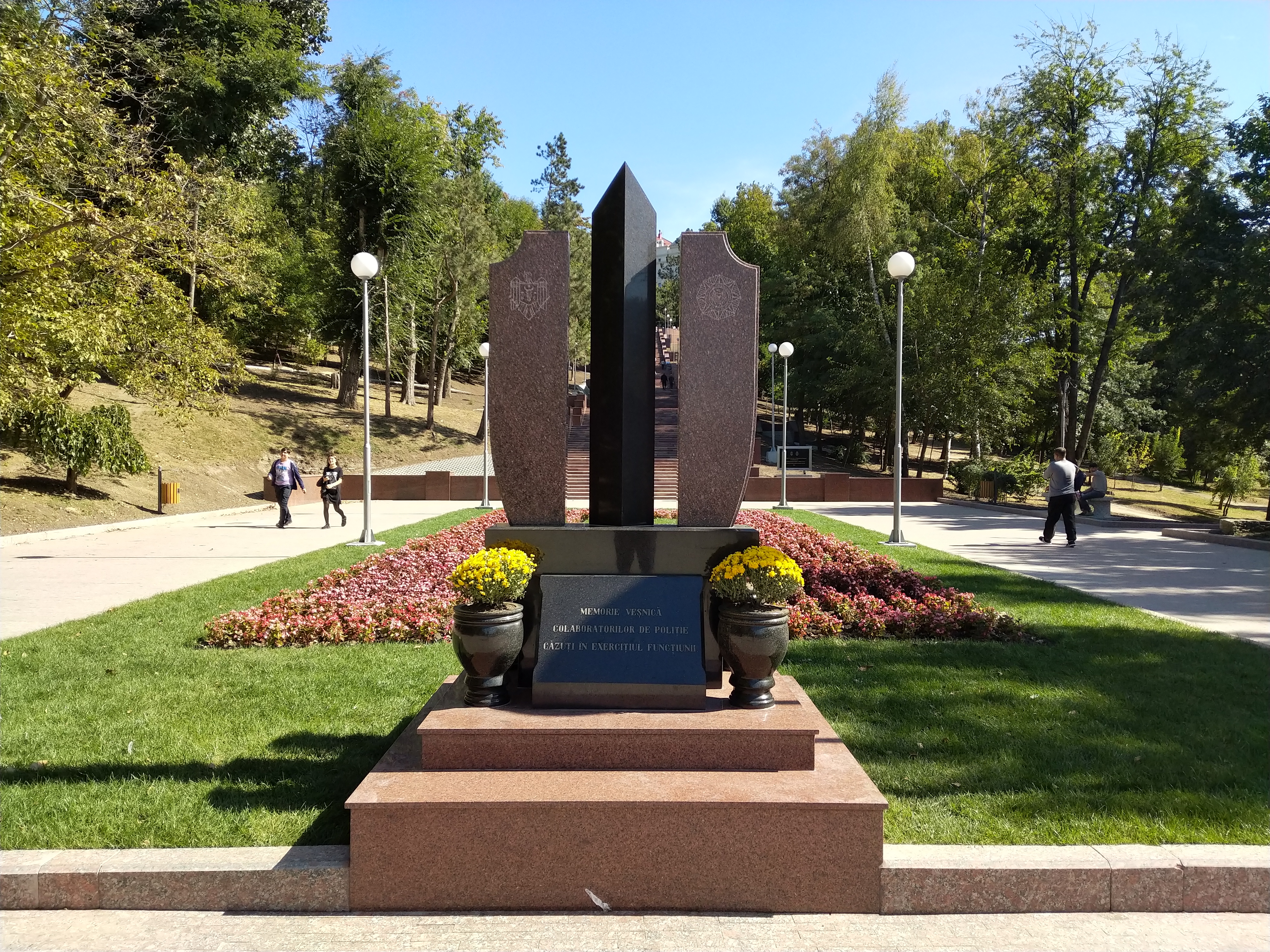 MD, Orasul Chisinau, Monument Memorie Veșnică Colaboratorilor de Poliție căzuți în exercițiul funcțiunii