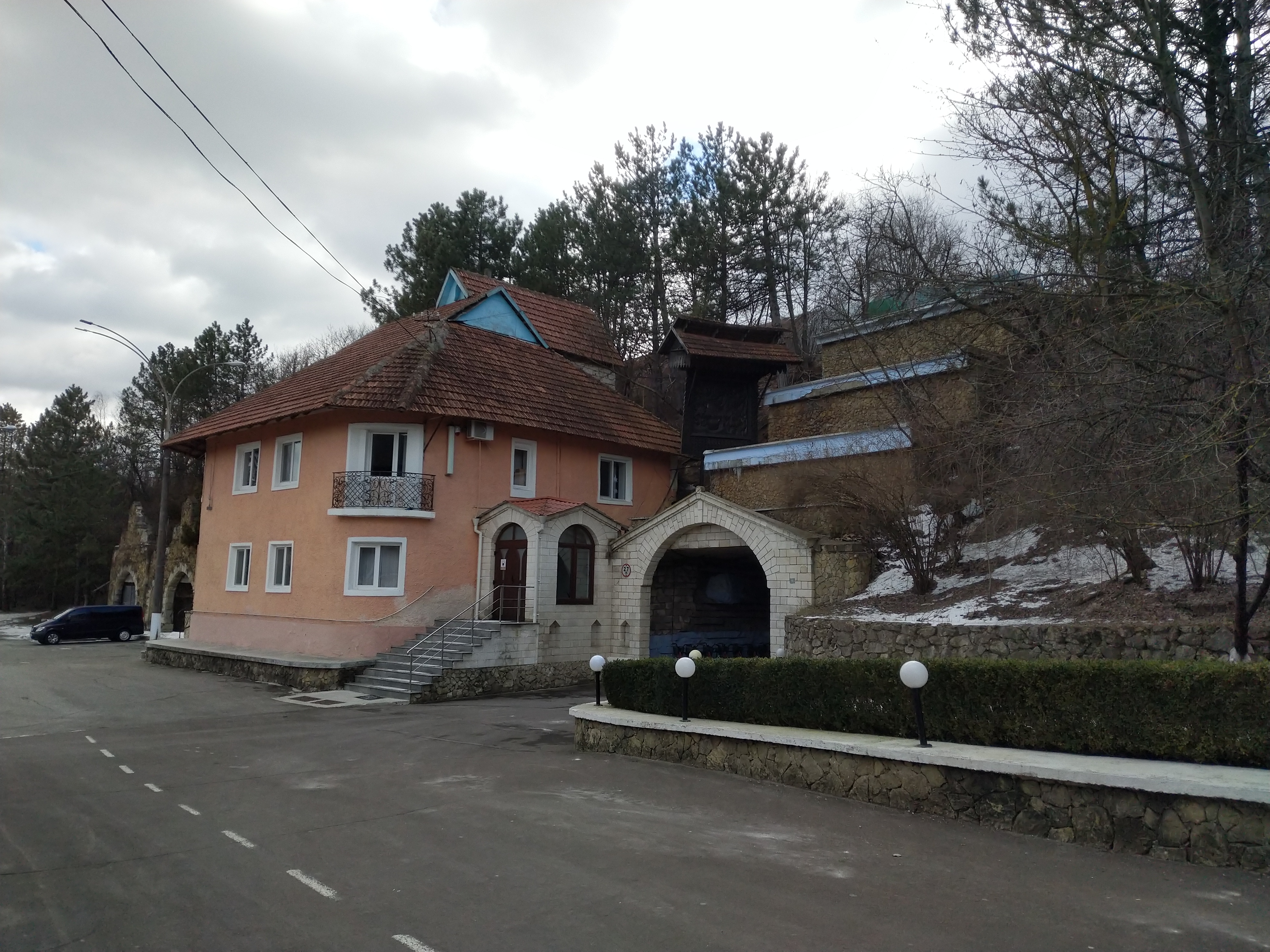 MD, Район Ialoveni, Satul Milestii Mici, Intrarea în Beciurile Mileștii Mici