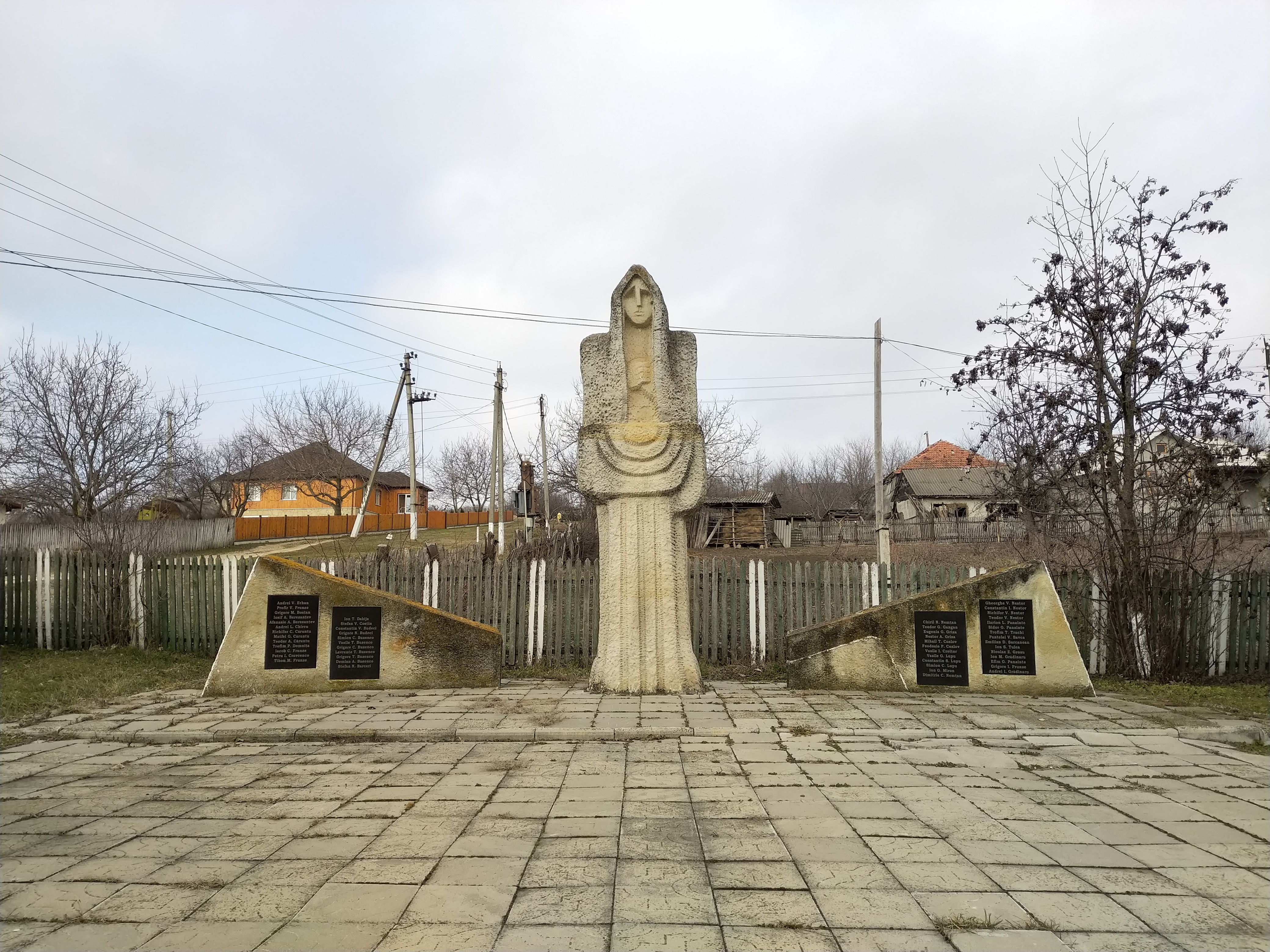 MD, Район Orhei, Satul Donici, Monument Eroilor