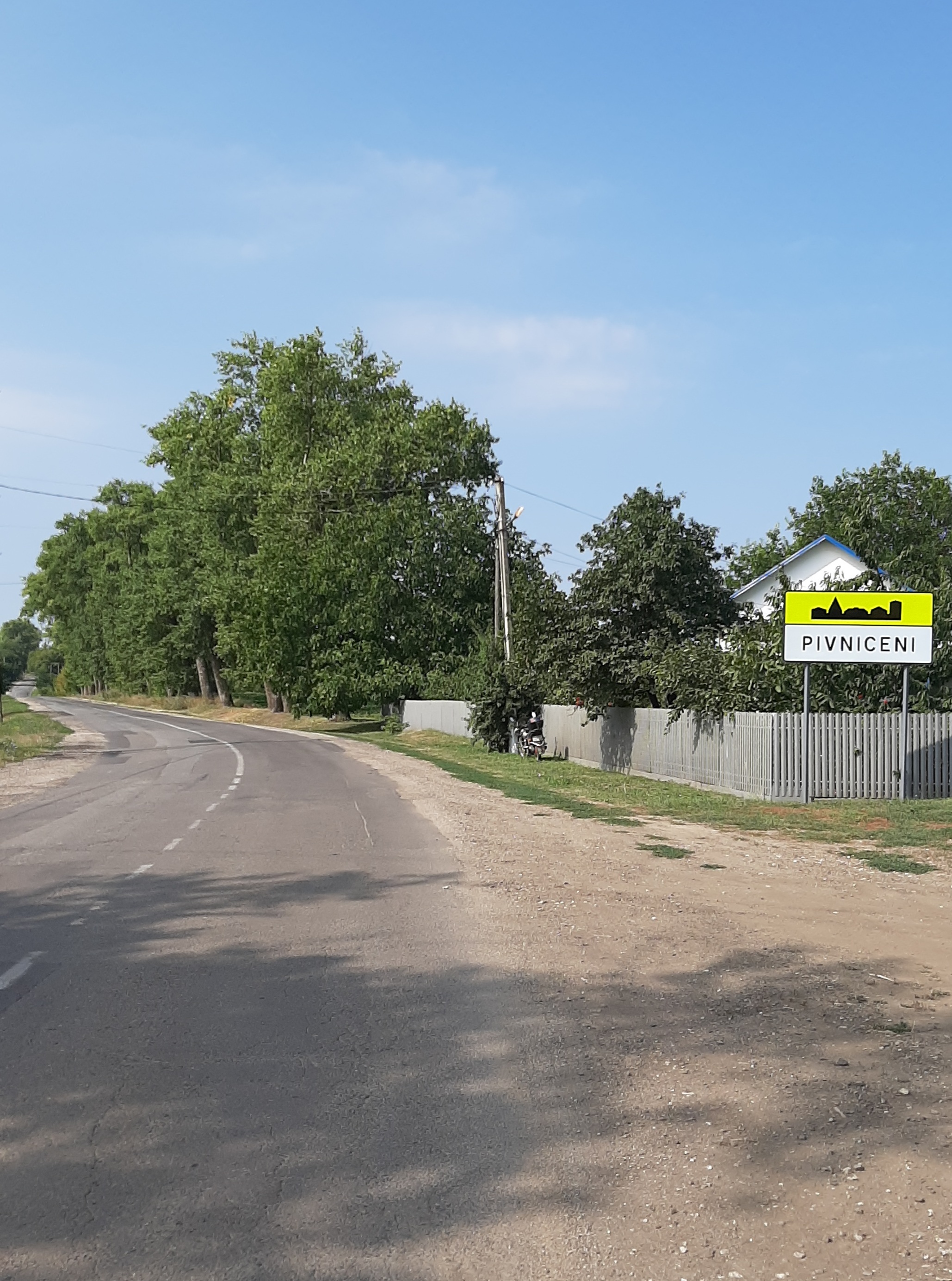 MD, District Donduseni, Satul Pivniceni, Intrarea în satul Pivniceni, raionul Dondușeni, dinspre satul Corbu, raionul Dondușeni