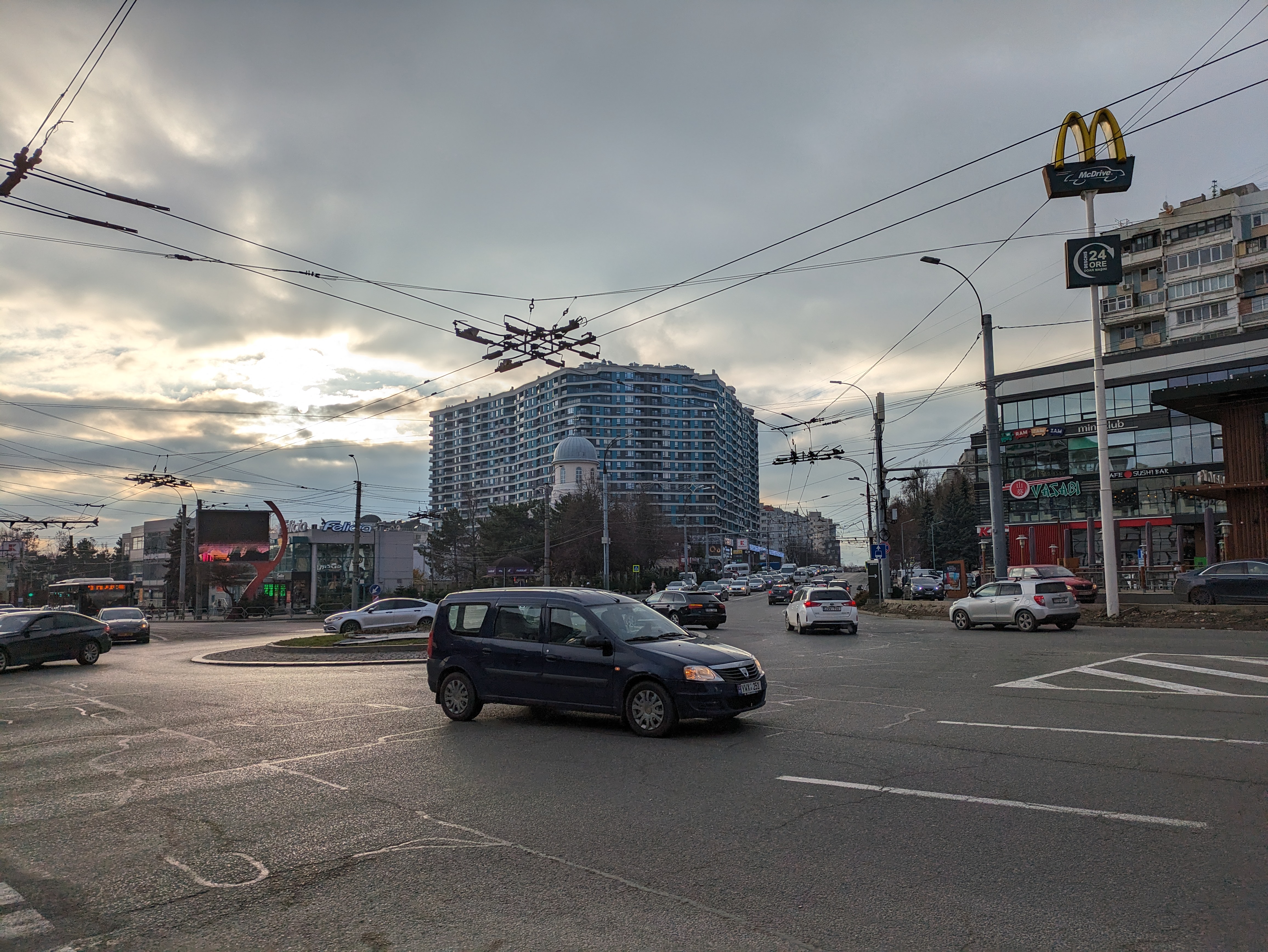 MD, Orasul Chisinau, Intersecția cu sens giratoriu de pe Bulevardul Moscova 