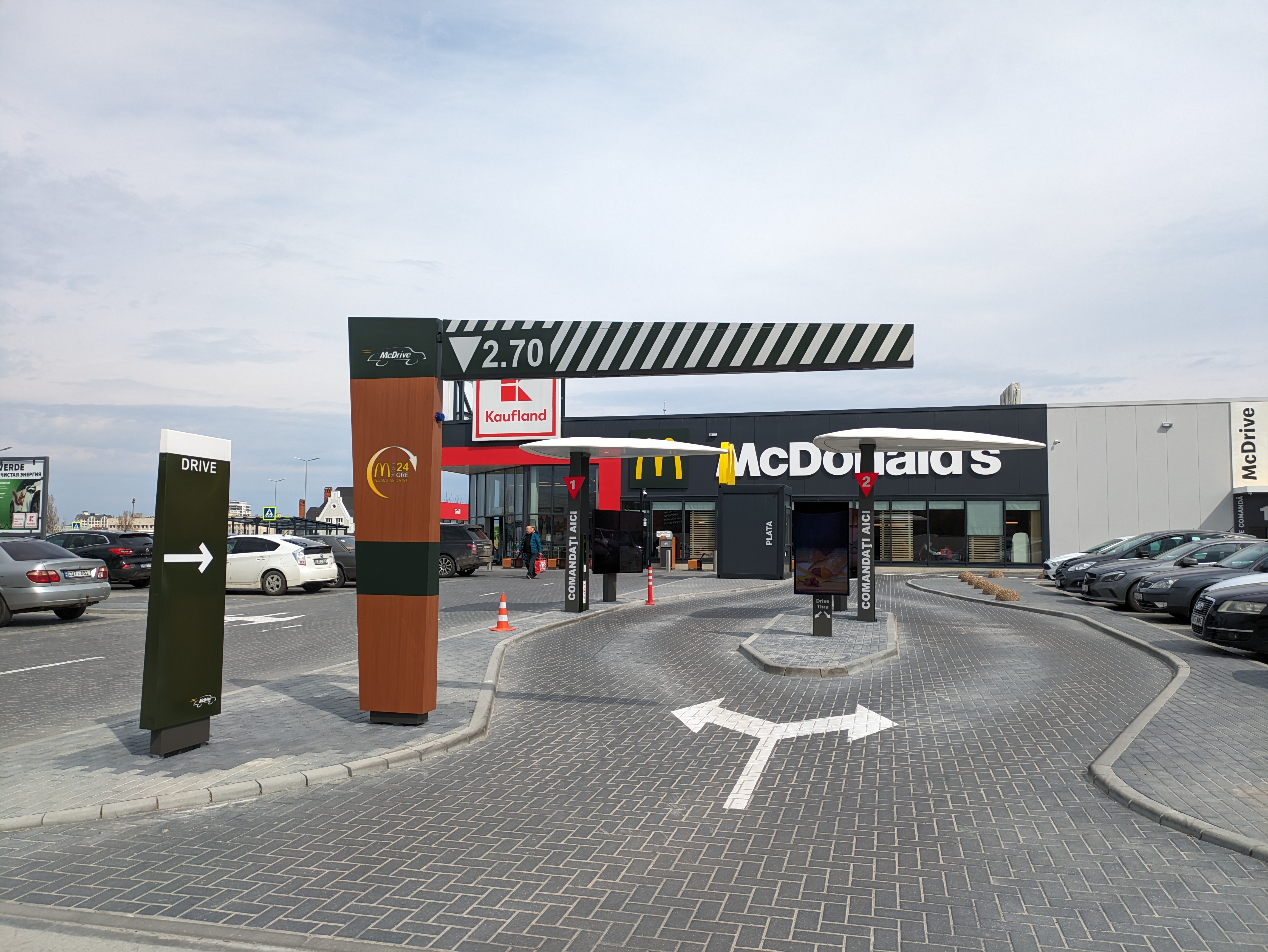 MD, Orasul Chisinau, McDonalds Drive la Kaufland