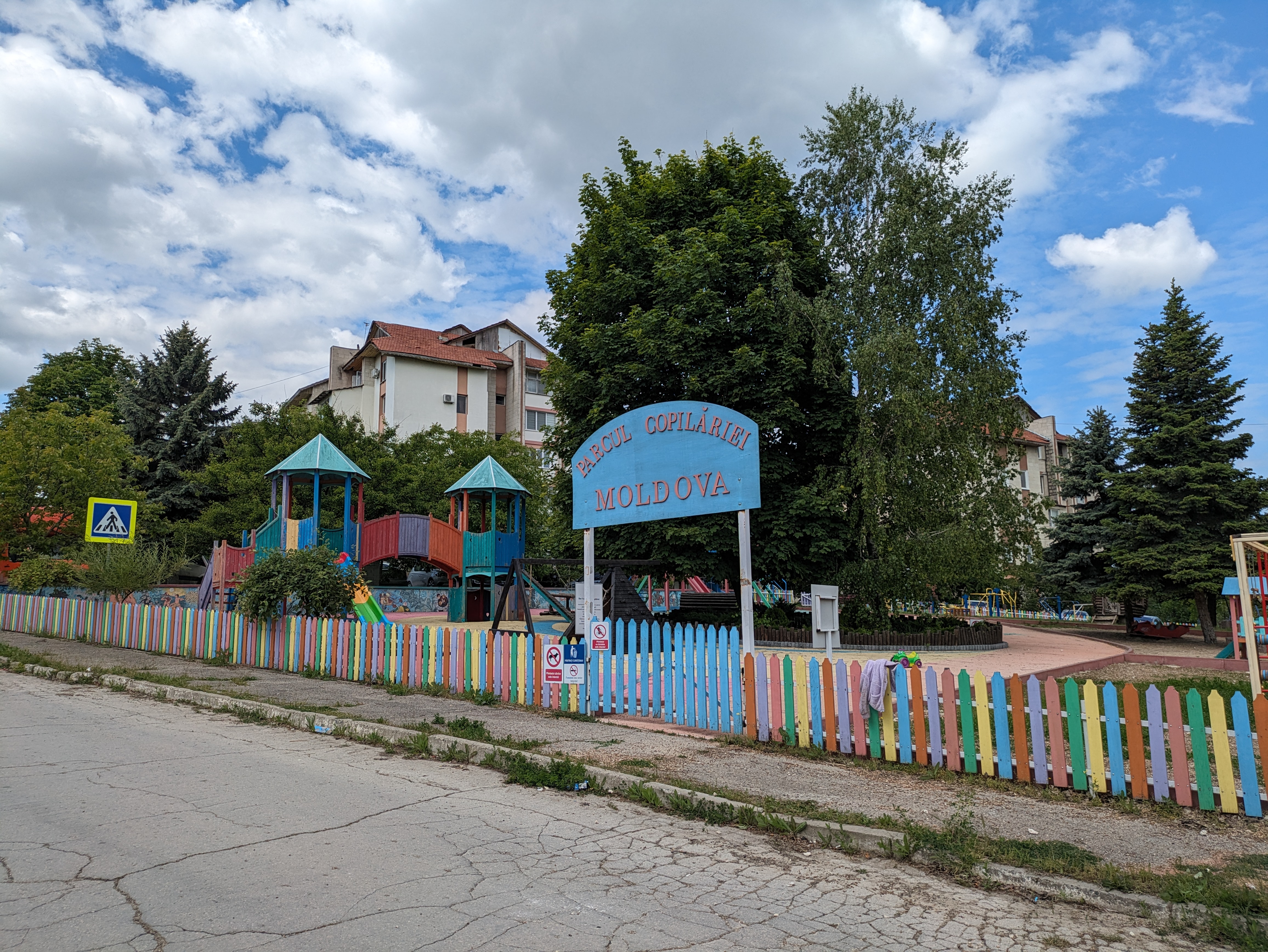 MD, Orasul Ialoveni, Parcul copilăriei la Ialoveni Moldova 