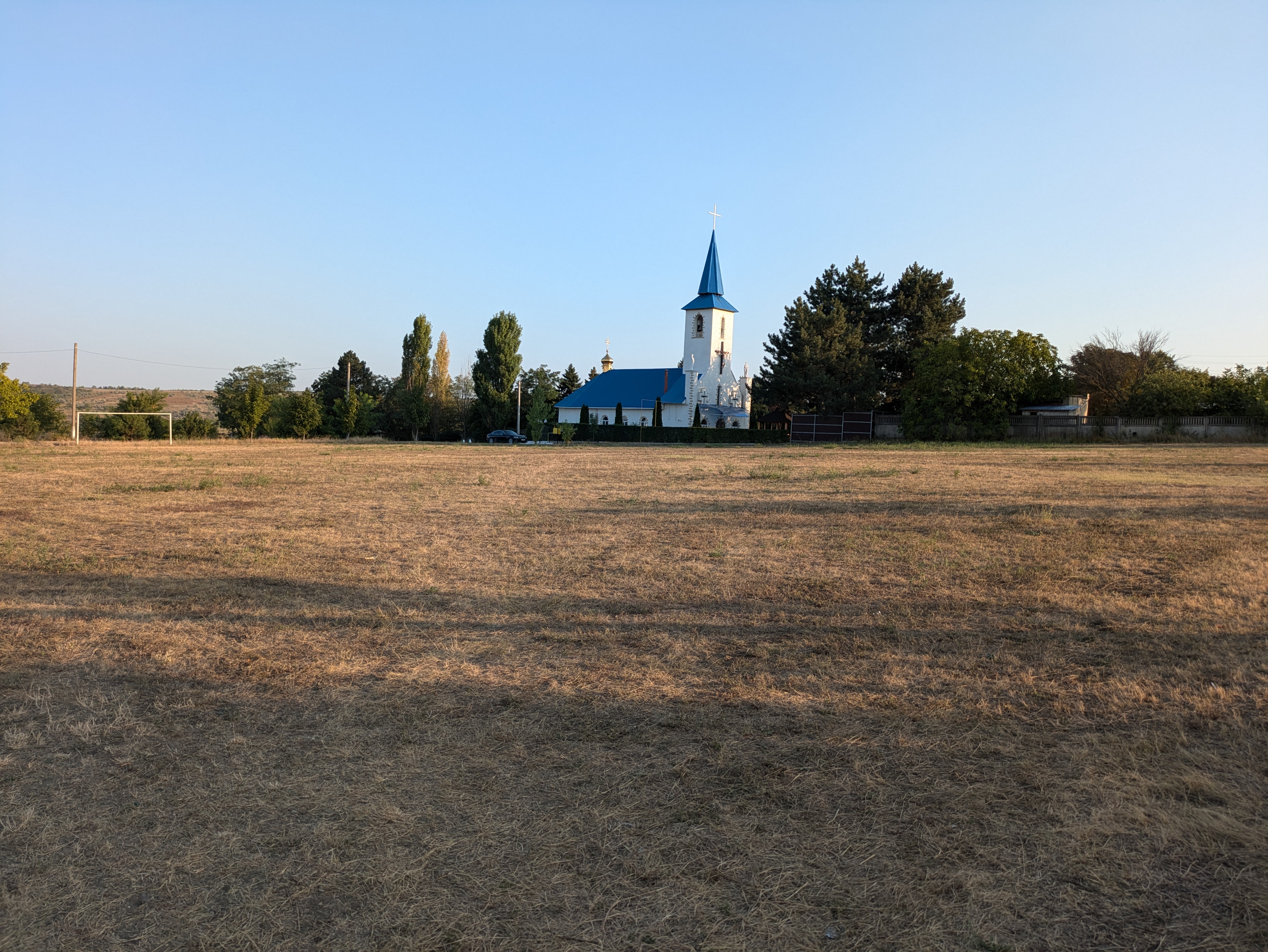 MD, Orasul Ialoveni, Biserica, Teren de fotbal în Bozu