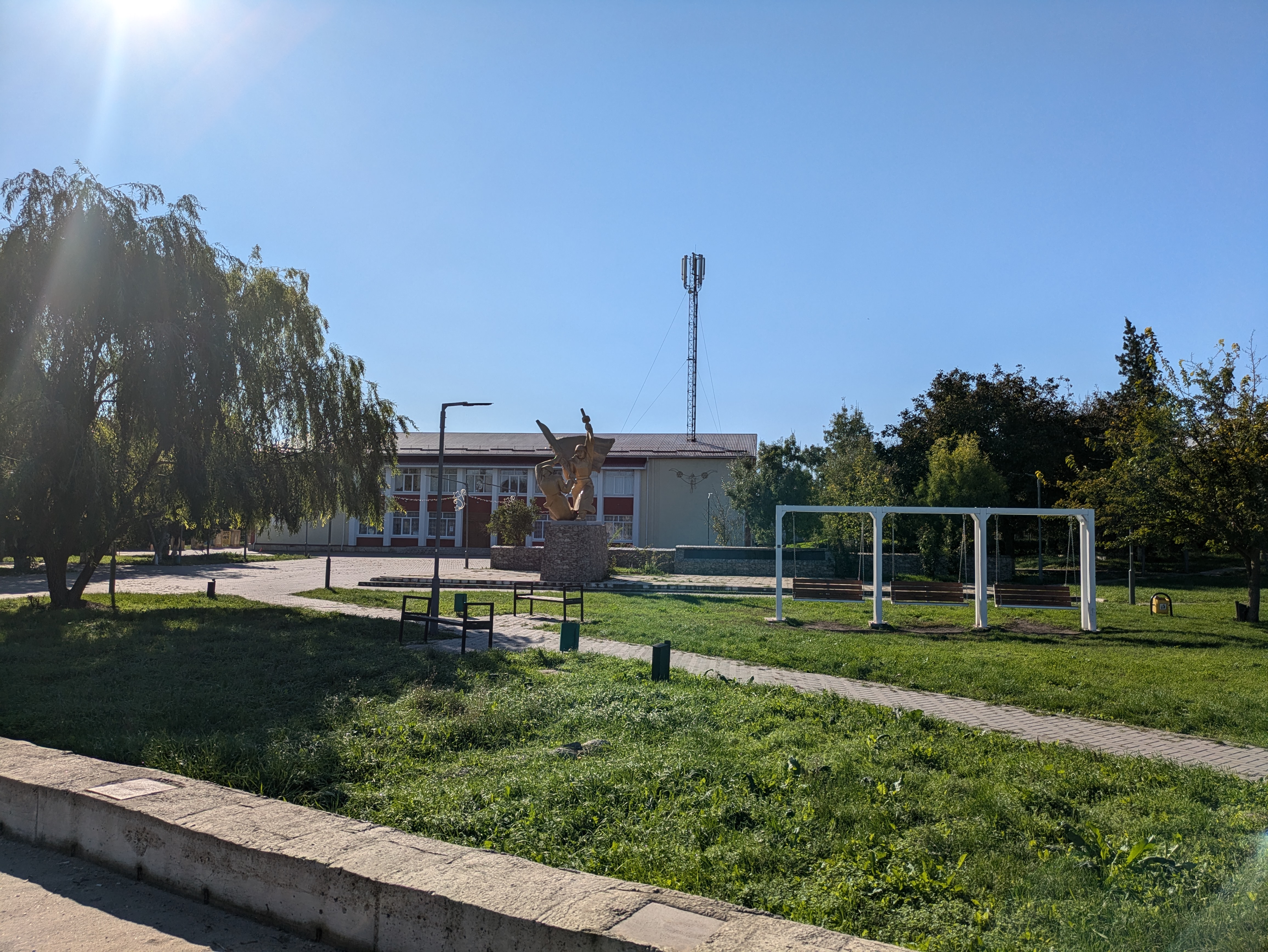 MD, Raionul Căuşeni, Orasul Căinari, Monument 