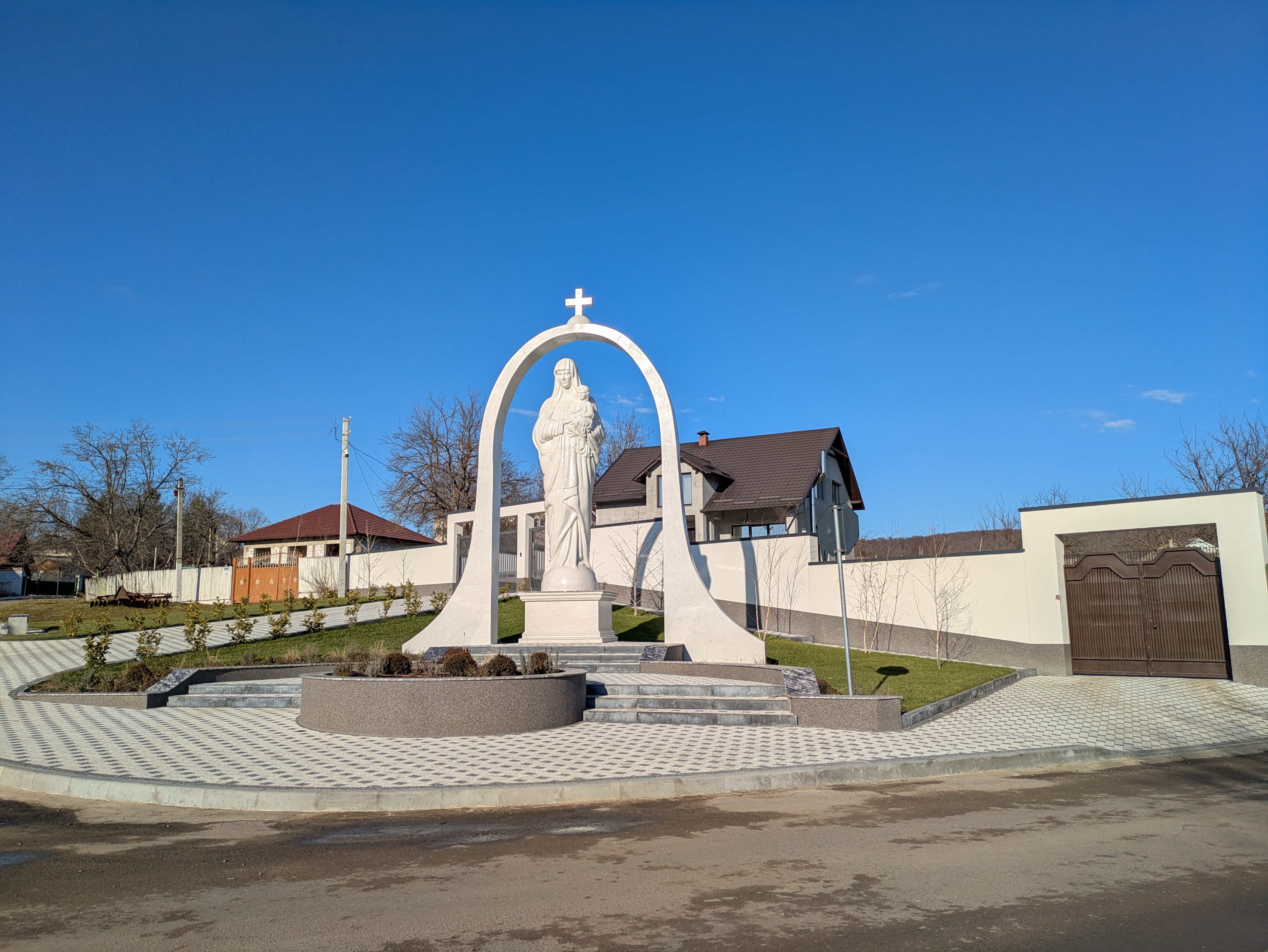 MD, Raionul Străşeni, Satul Căpriana, Monument Mama cu Copilul 