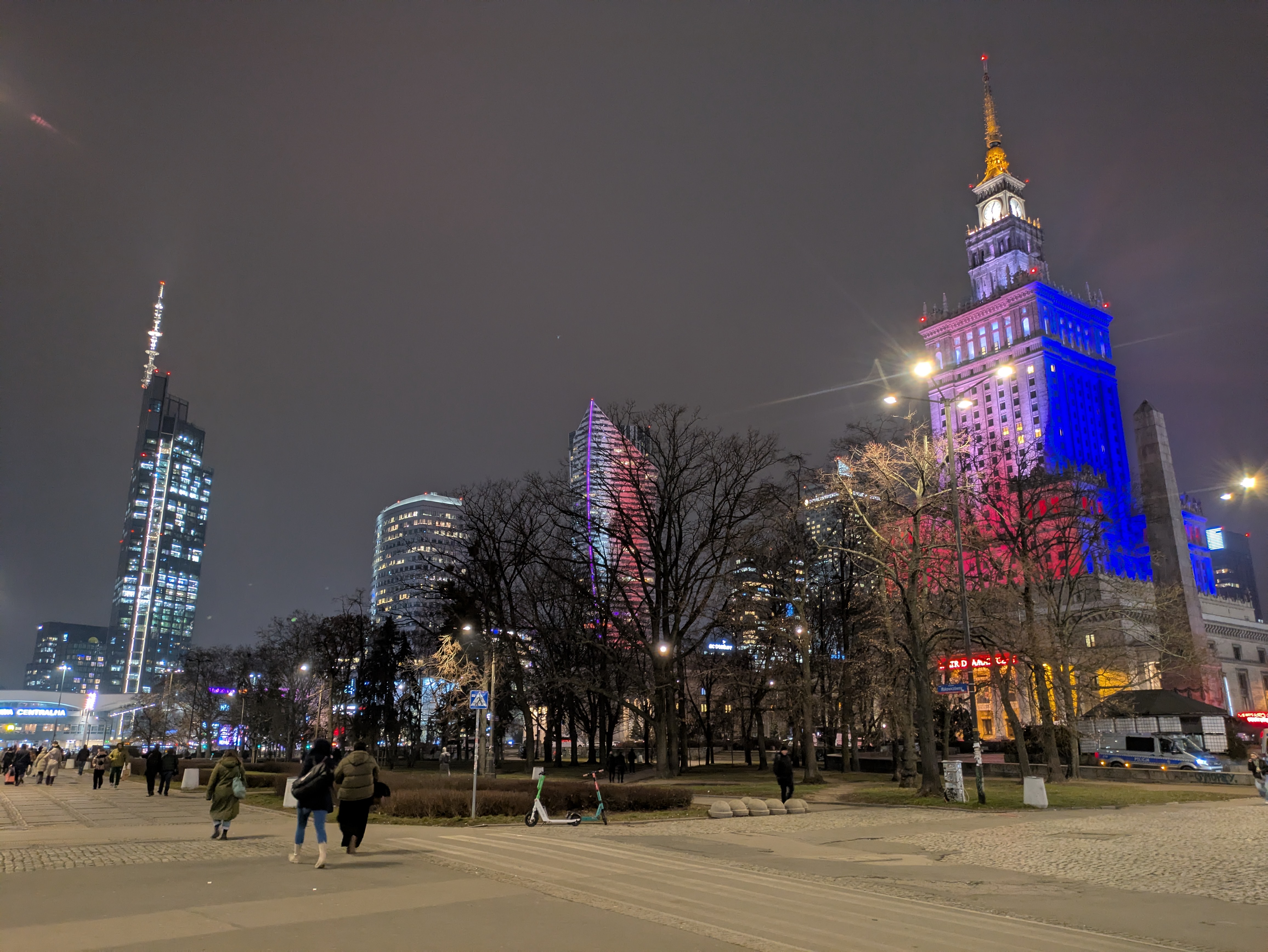 PL, Varșovia de noapte 