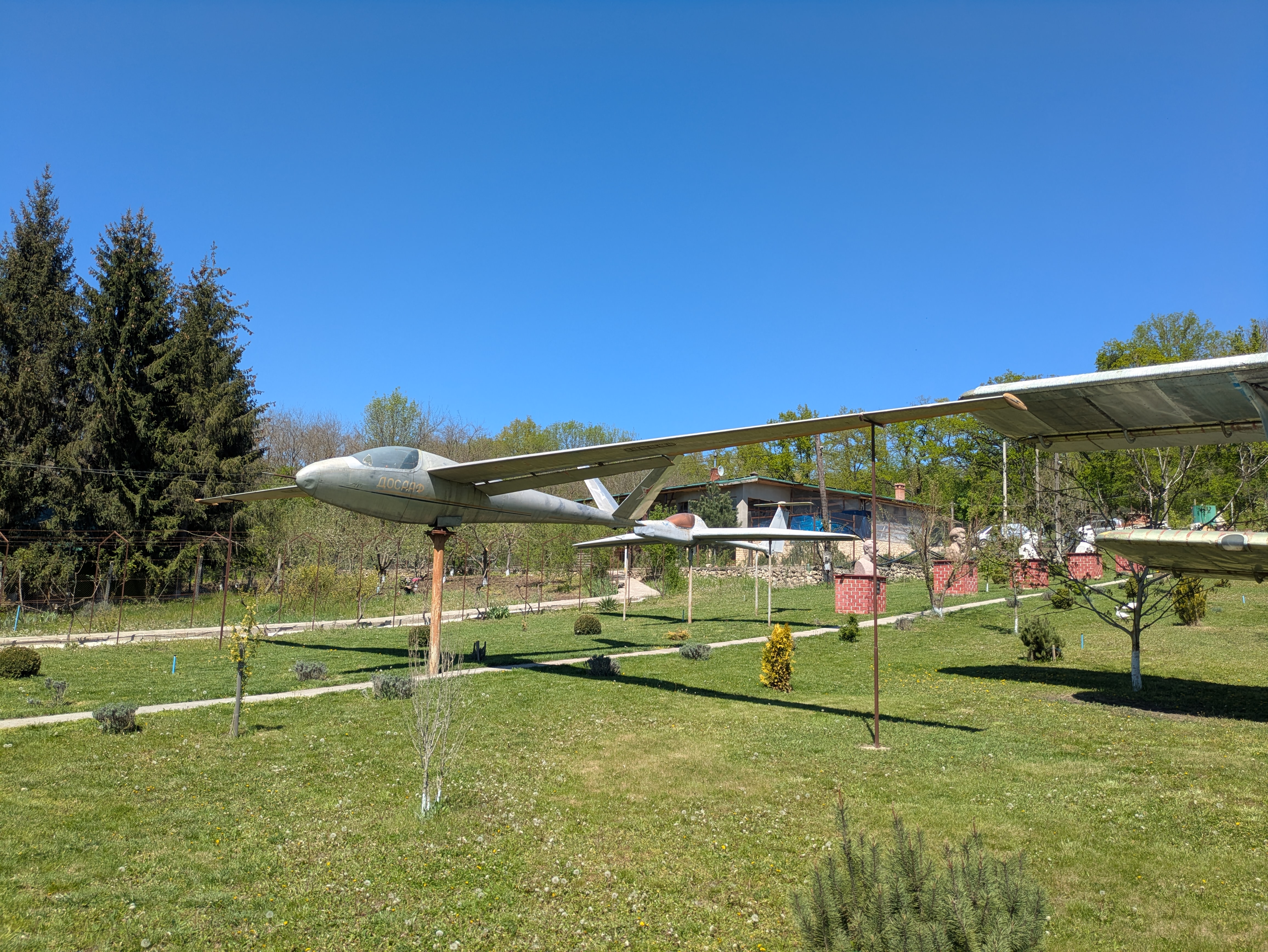 MD, Raionul Ialoveni, Satul Suruceni, Avioane de mici dimensiuni, Antonov A-15