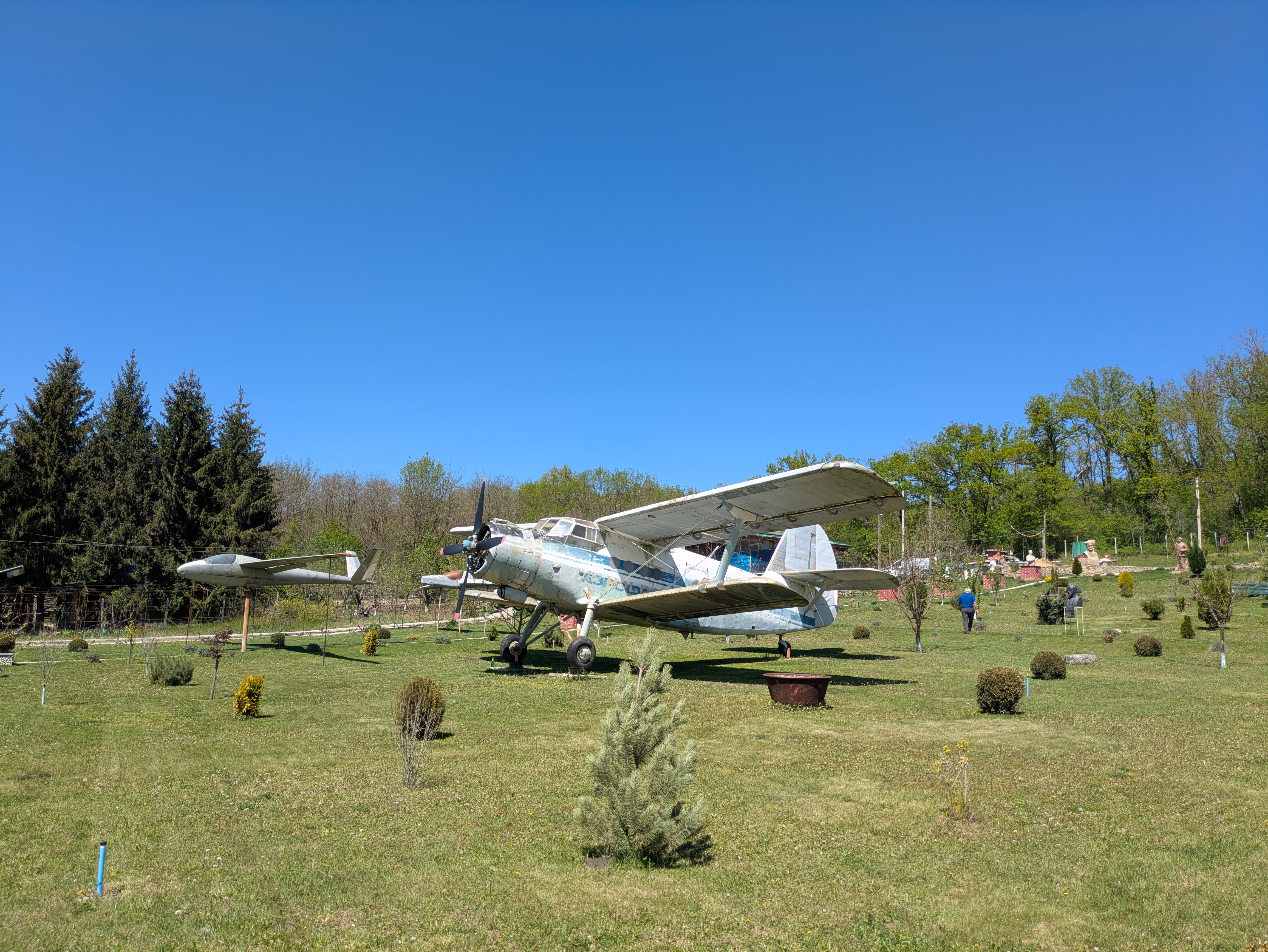 MD, Raionul Ialoveni, Satul Suruceni, Avion, Antonov An-2
