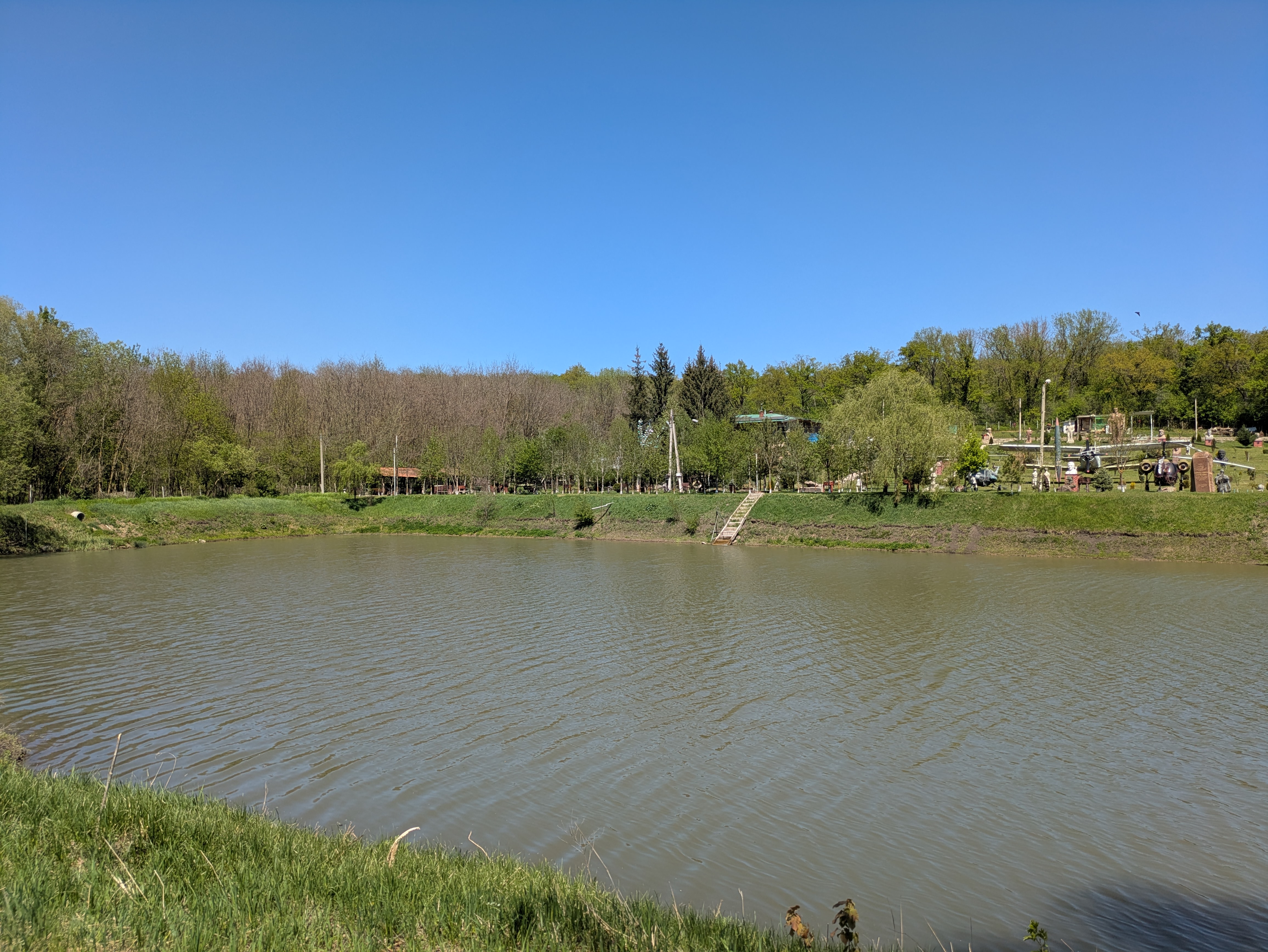 MD, Район Ialoveni, Satul Suruceni, Iazul de la muzeu 