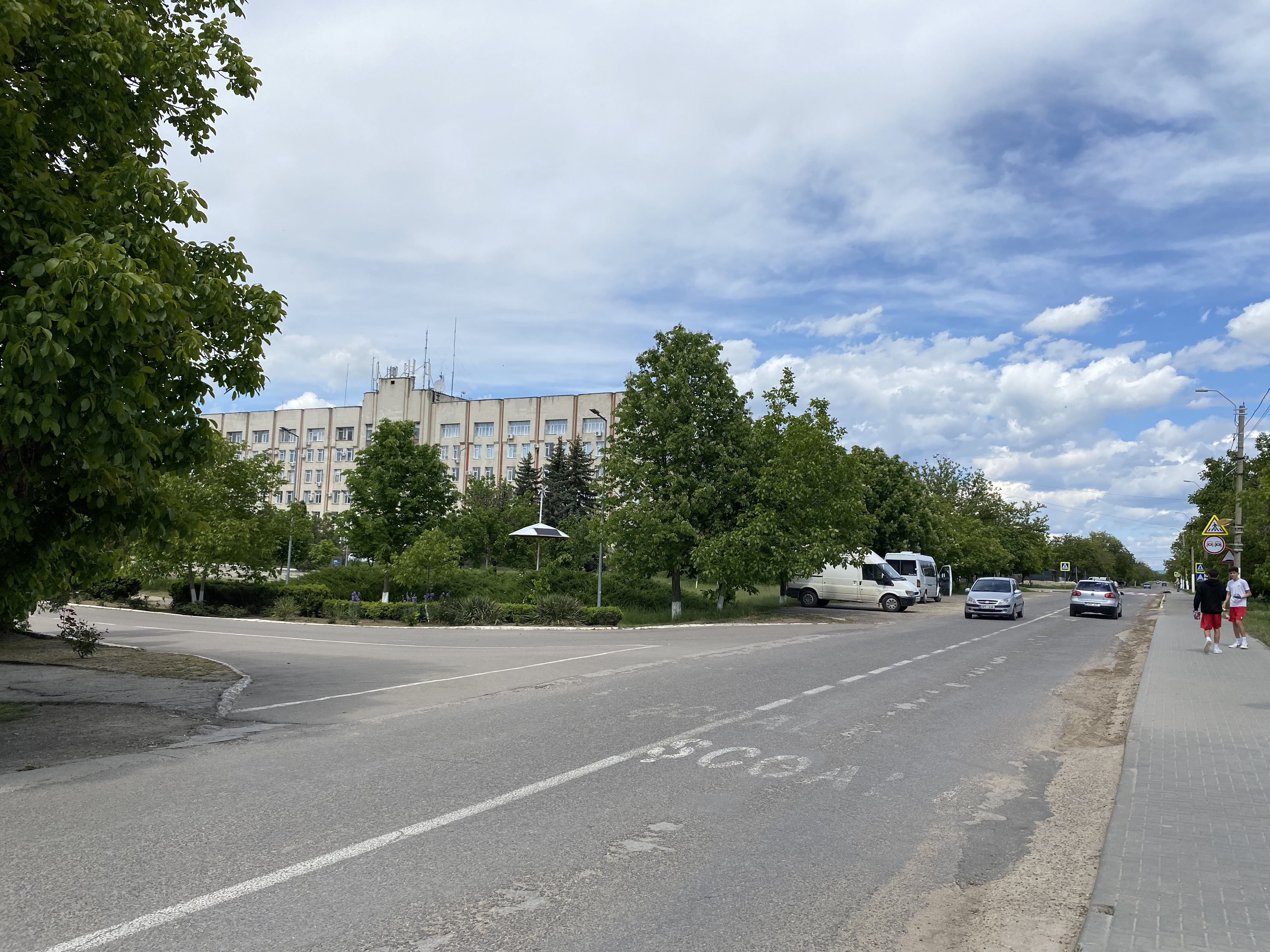 MD, Orasul Cantemir, Drumul R35 prin Cantemir