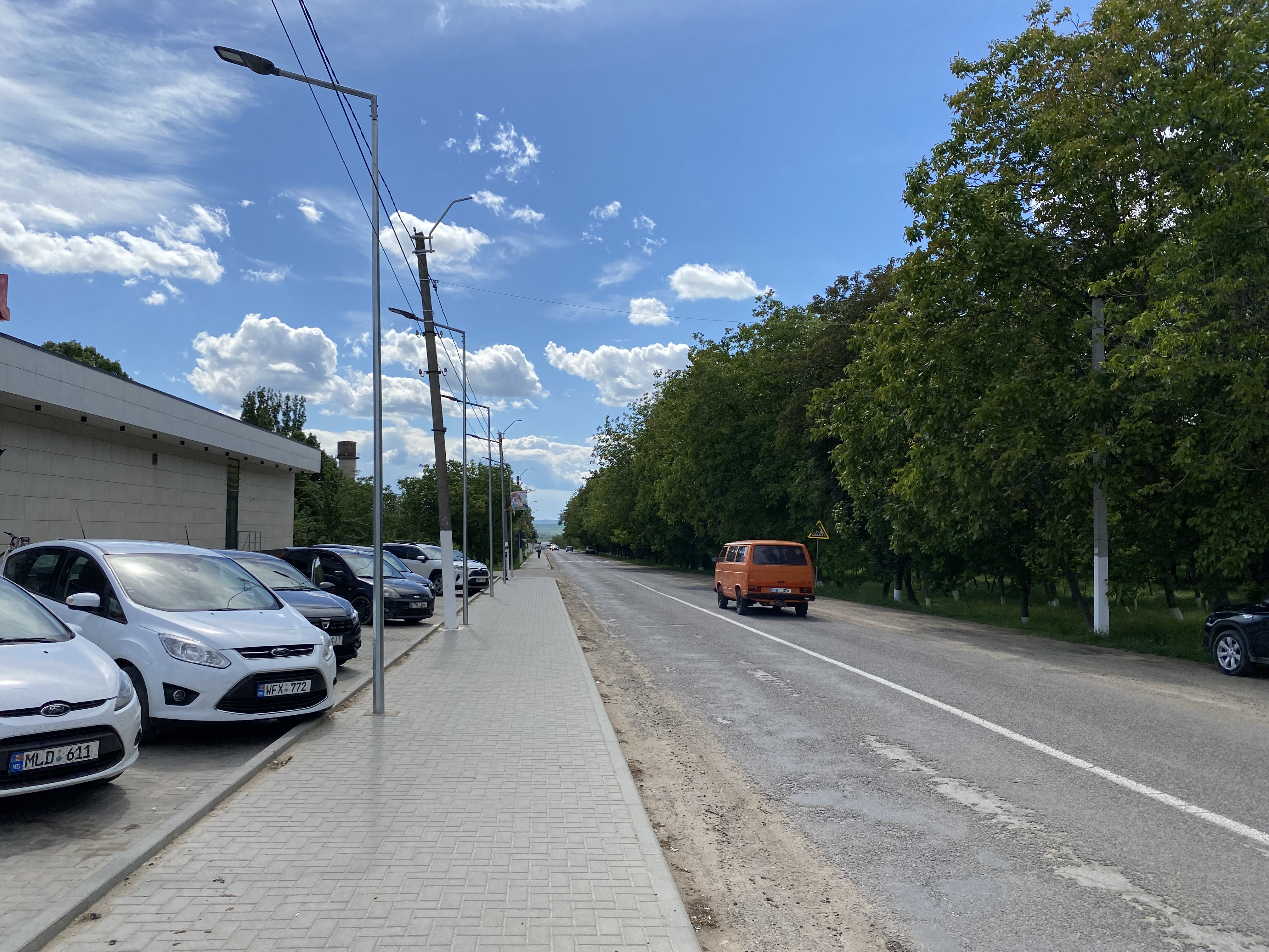 MD, Orasul Cantemir, Drumul R35, Parcare