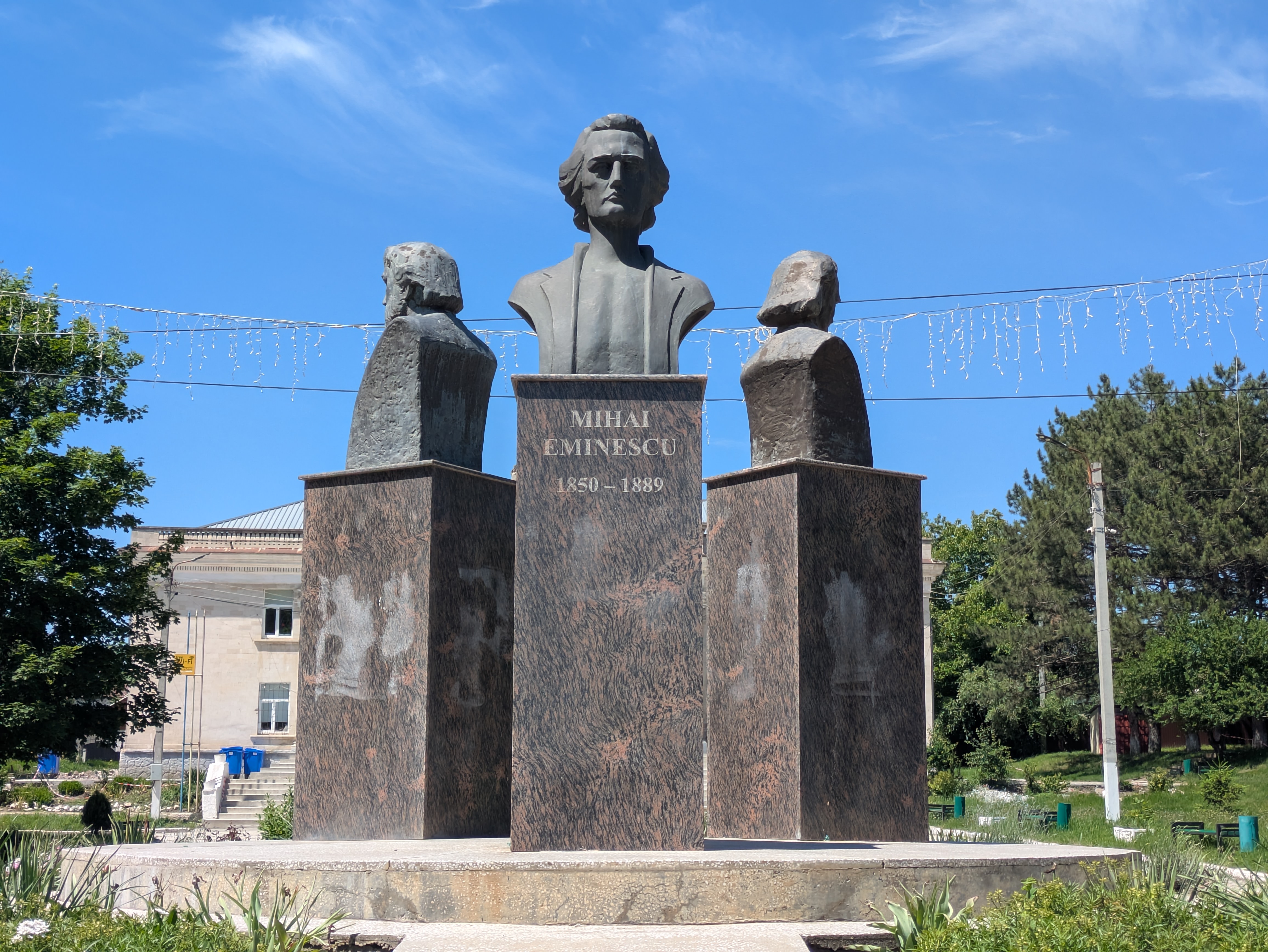 MD, Municipiul Chişinău, Satul Truşeni, Monument lui Mihai Eminescu 