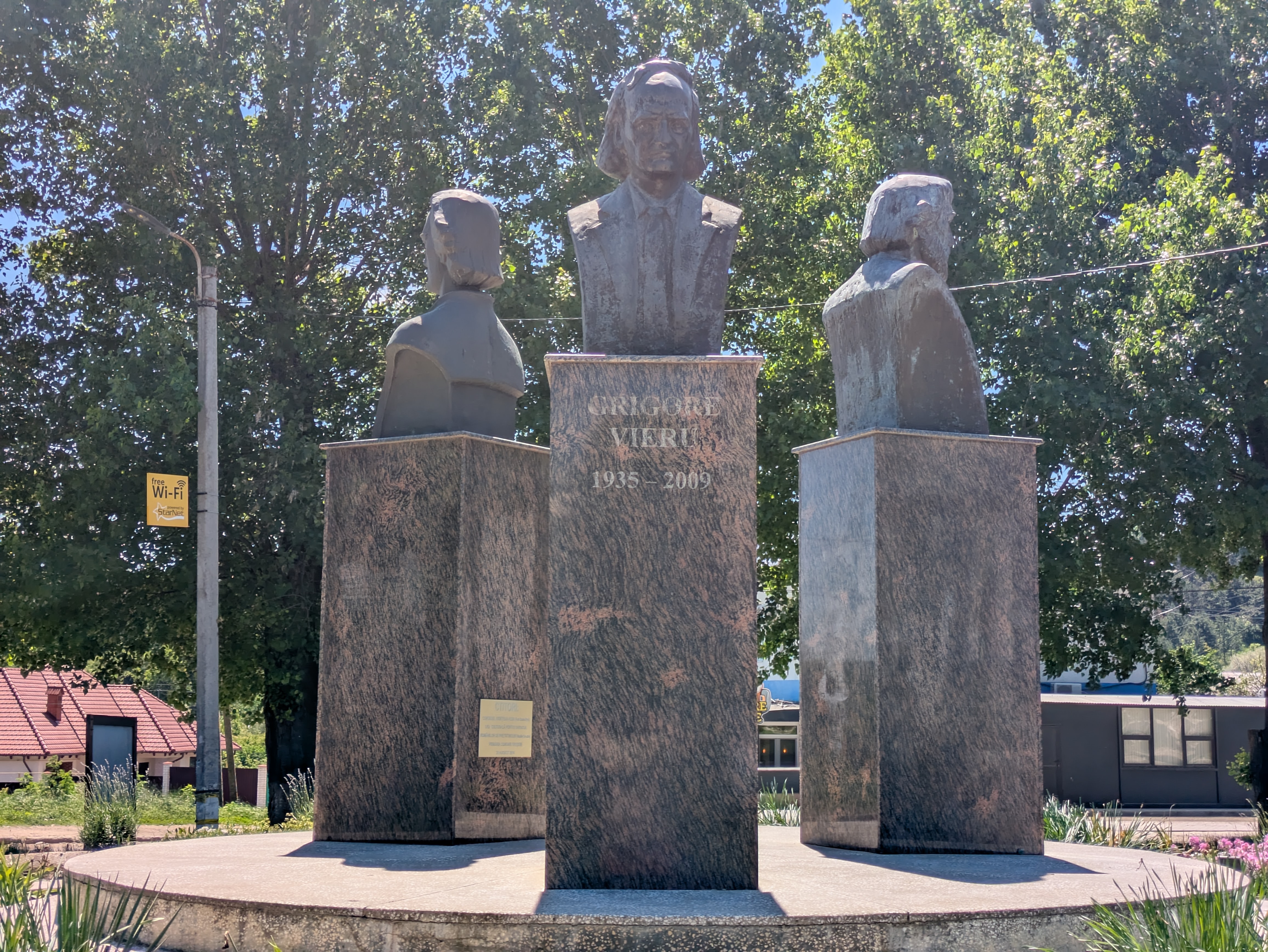 MD, Municipiul Chişinău, Satul Truşeni, Monument lui Grigore Vieru 