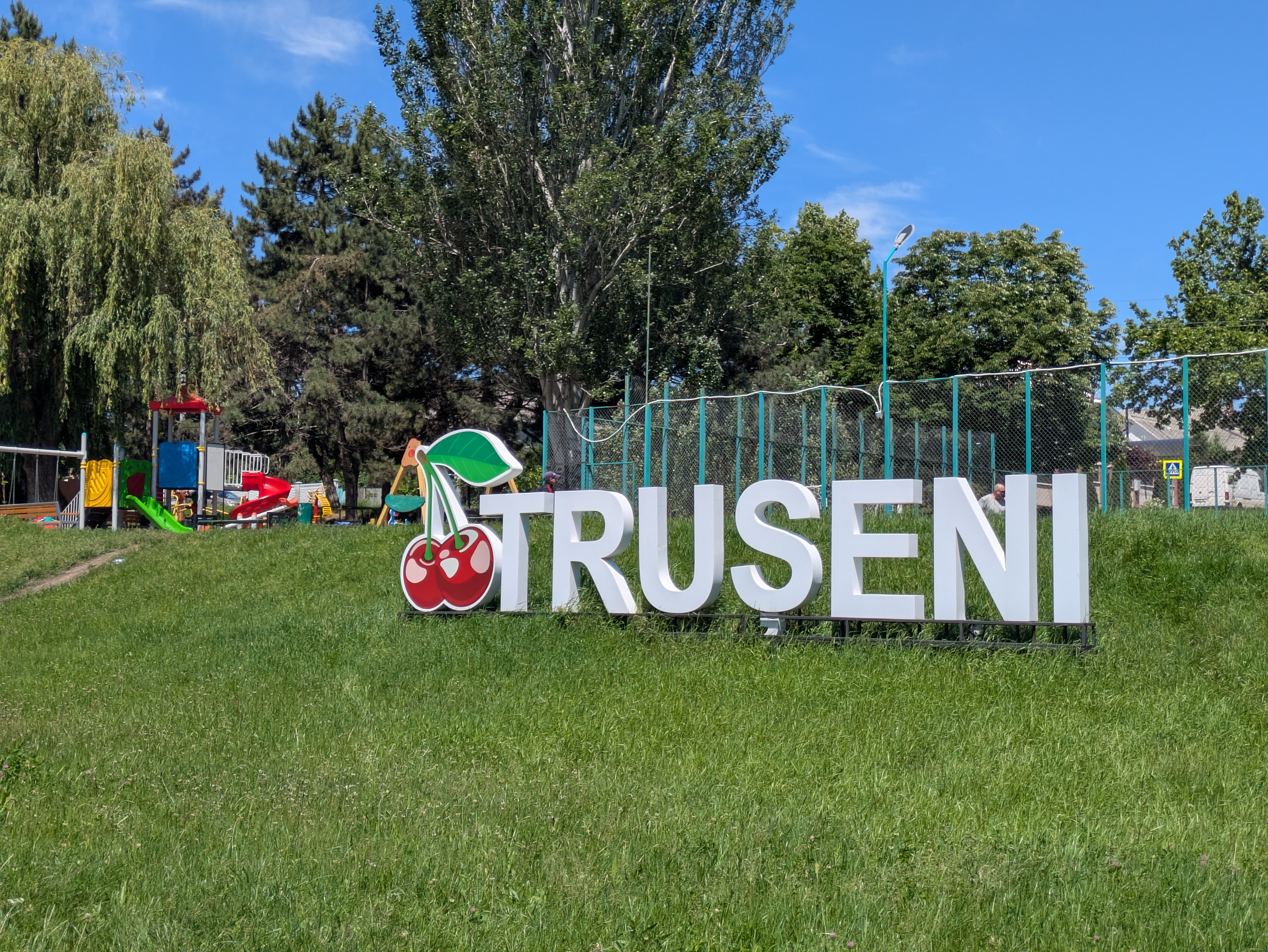MD, Municipiul Chişinău, Satul Truşeni, Truseni scris cu litere mari 