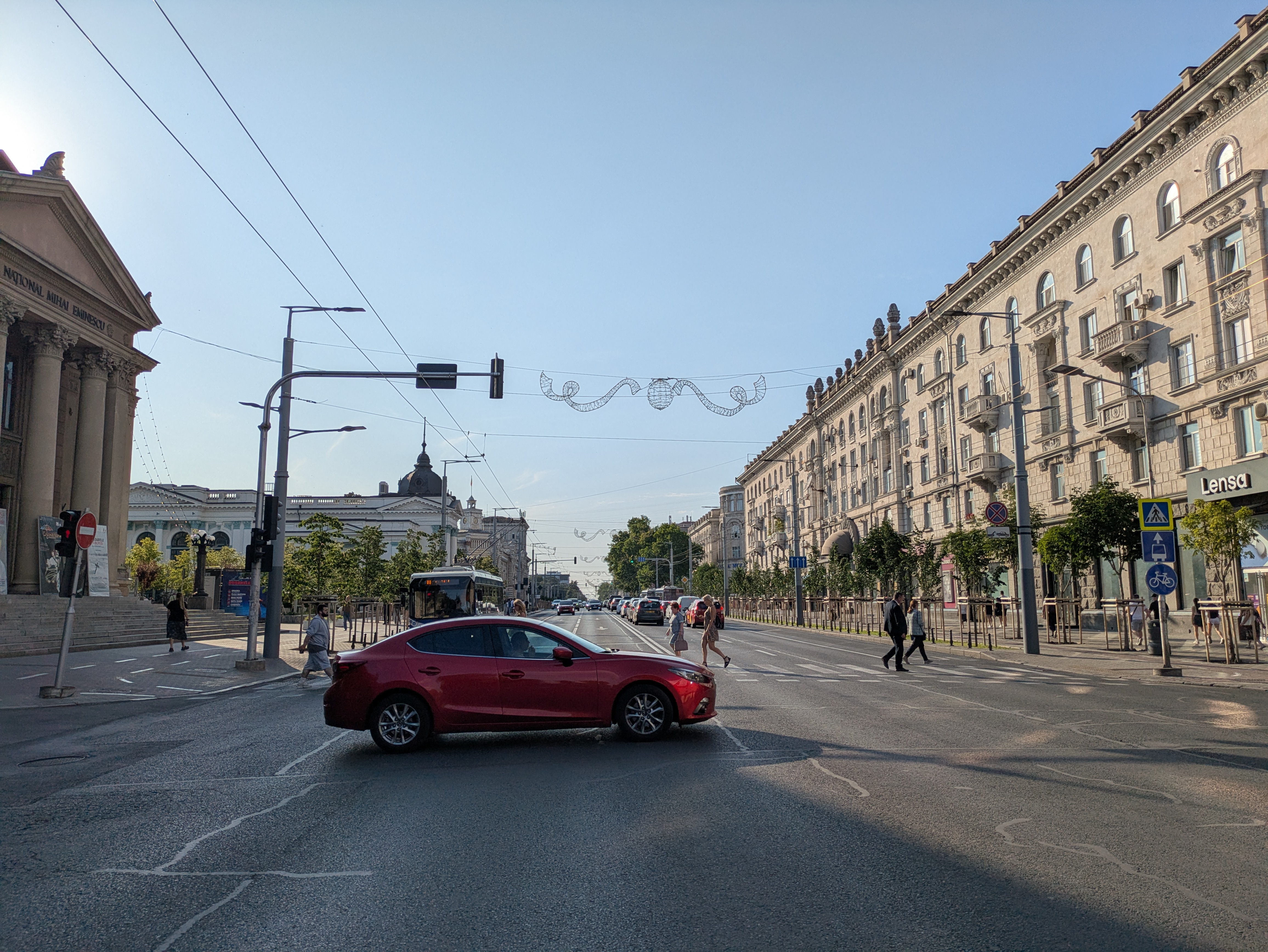 MD, Orasul Chisinau, Bulevardul Stefan cel Mare la intersecție cu Strada Mihai Eminescu 