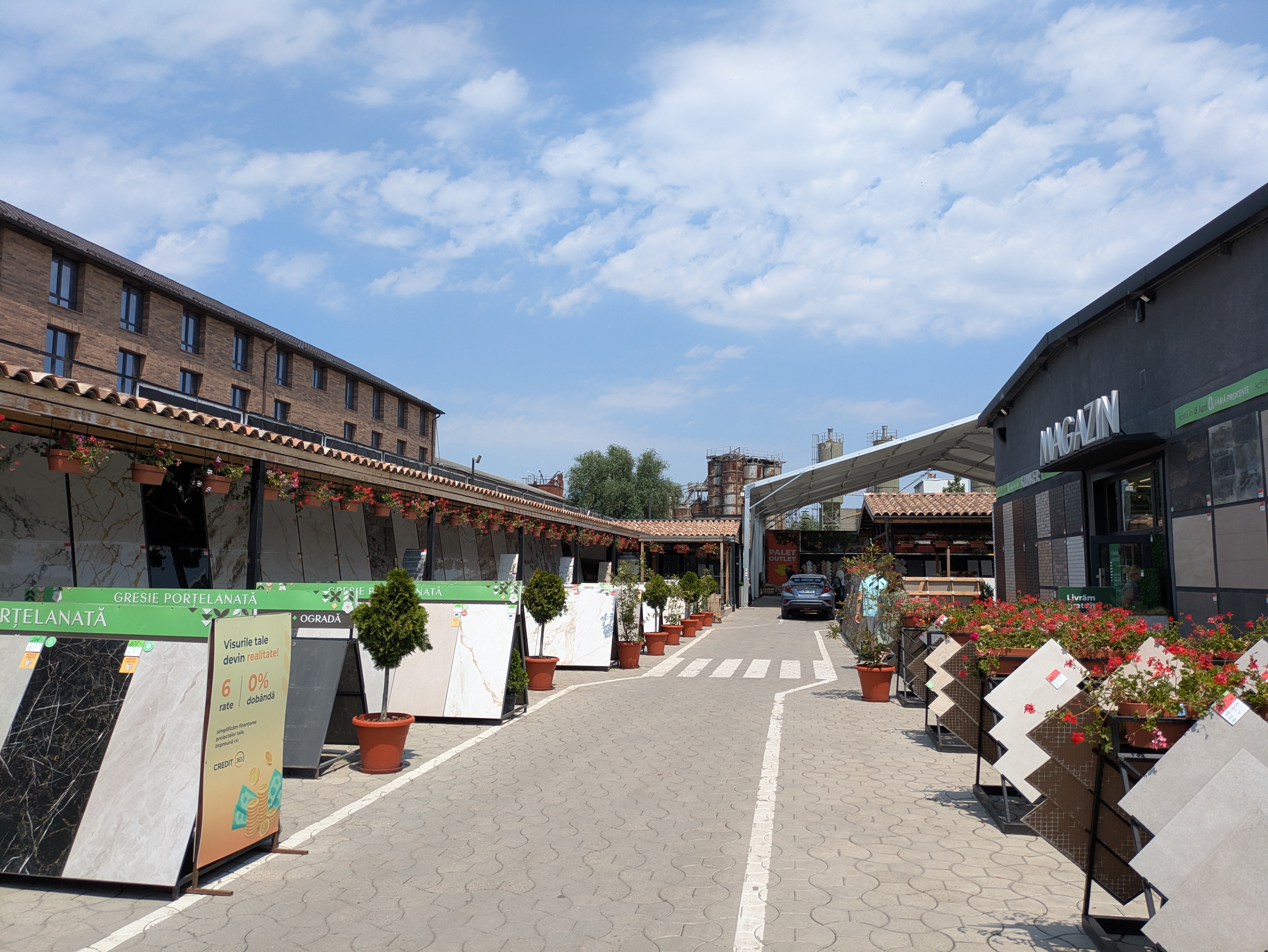 MD, Orasul Chisinau, Ceramall expoziție exterioară 