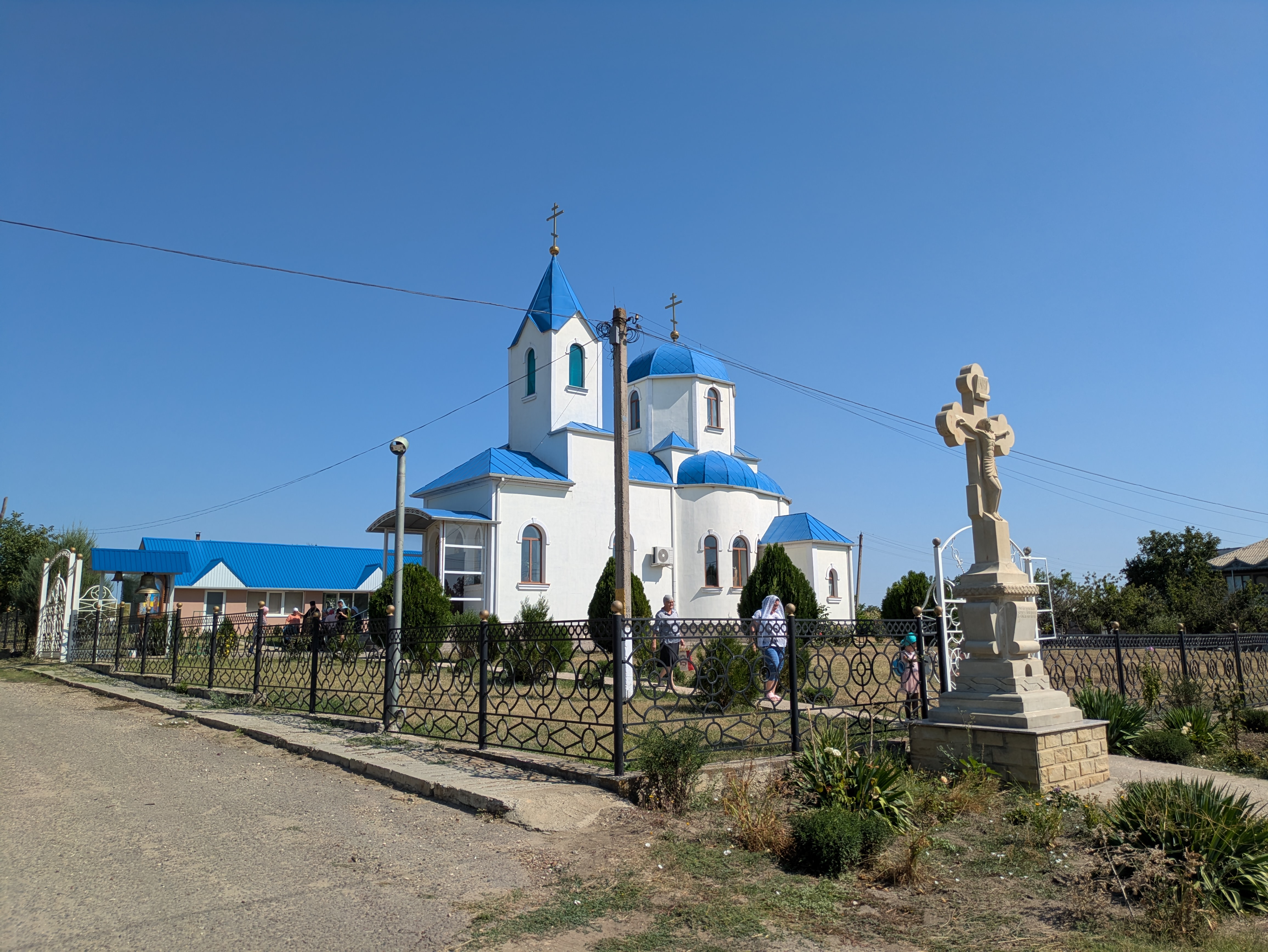 MD, Raionul Cimişlia, Satul Iurievca, Intrarea la Biserica din sat